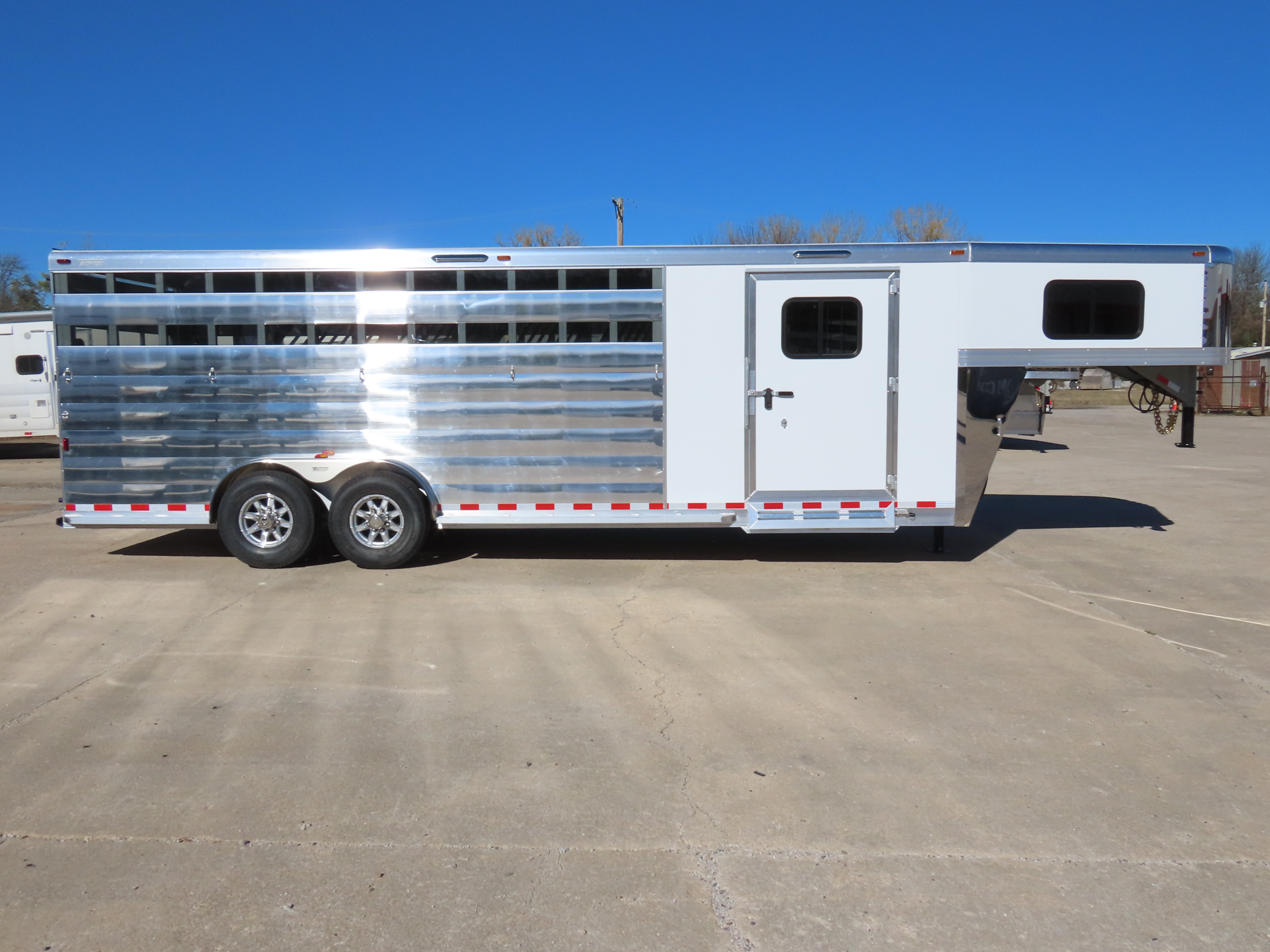 Twister 5 Horse 24' Stock Combo — photo 2