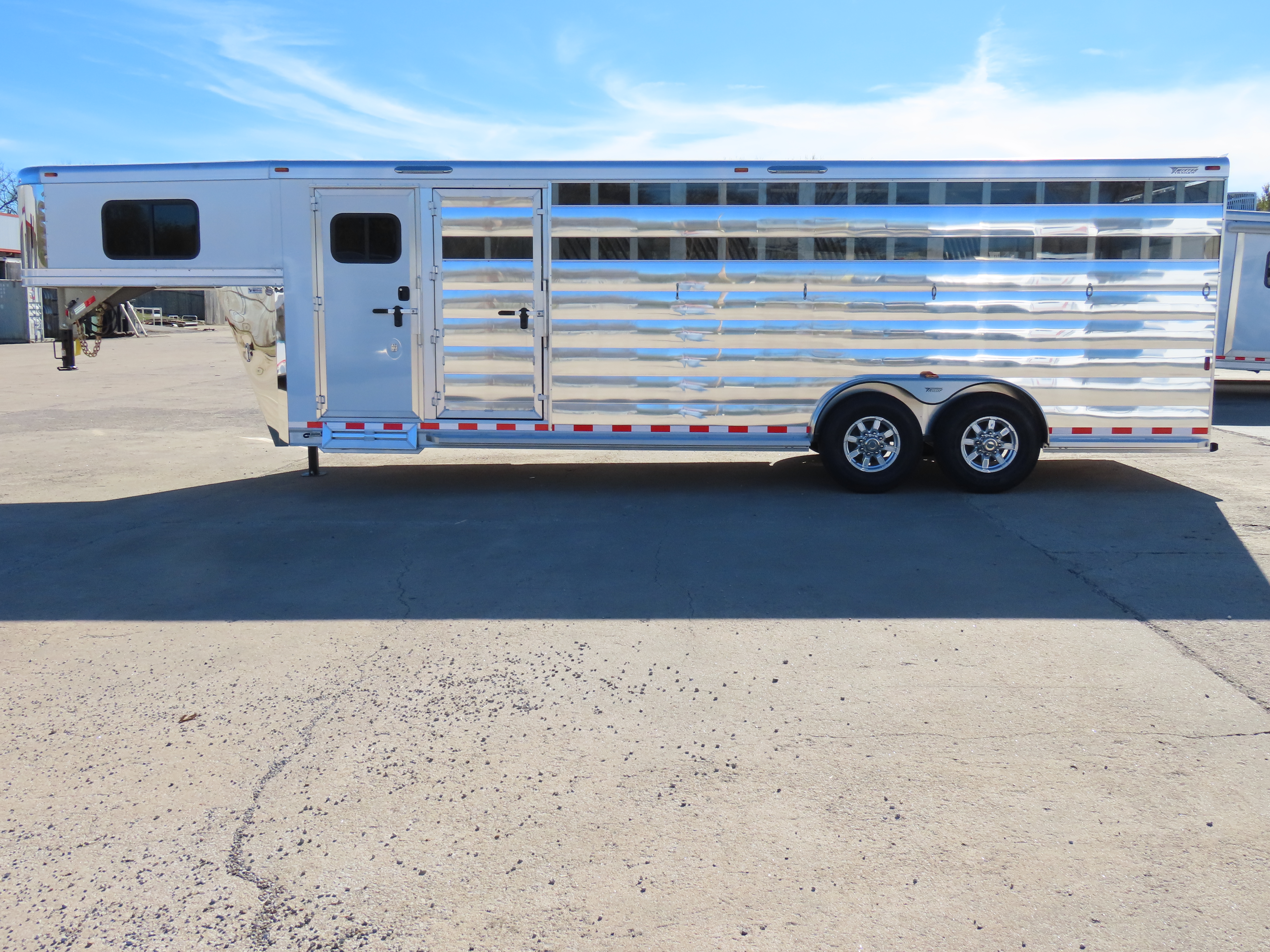 Twister 5 Horse 24' Stock Combo — photo 3