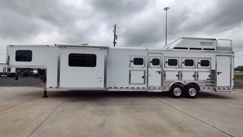 Twister 4 Horse 13'8" SW Rear Load Select with trail Boss LQ S473