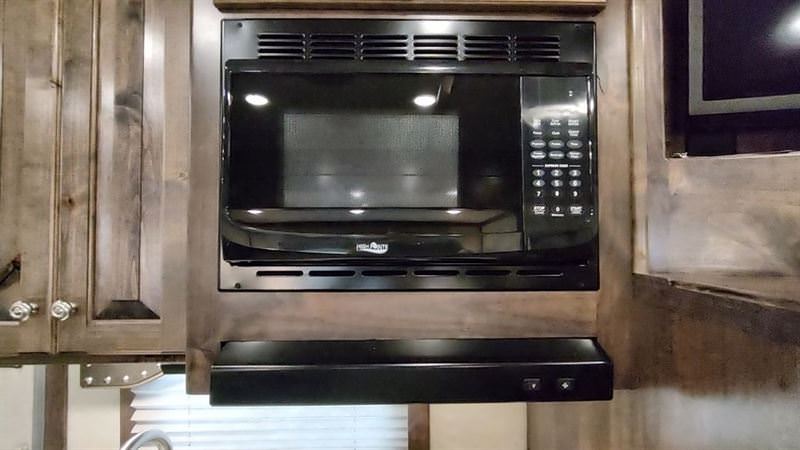 Twister 4 Horse 13'8" SW Rear Load Select with trail Boss LQ S473 — photo 20