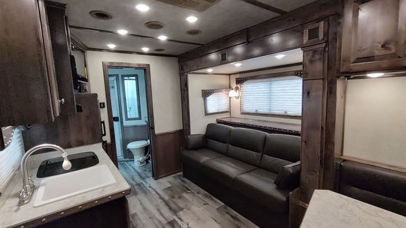 Twister 4 Horse 13'8" SW Rear Load Select with trail Boss LQ S473 — photo 23