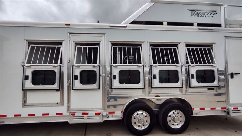 Twister 4 Horse 13'8" SW Rear Load Select with trail Boss LQ S473 — photo 5