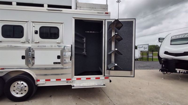 Twister 4 Horse 13'8" SW Rear Load Select with trail Boss LQ S473 — photo 7