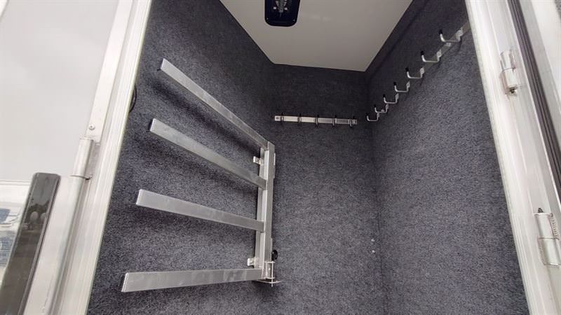Twister 4 Horse 13'8" SW Rear Load Select with trail Boss LQ S473 — photo 9
