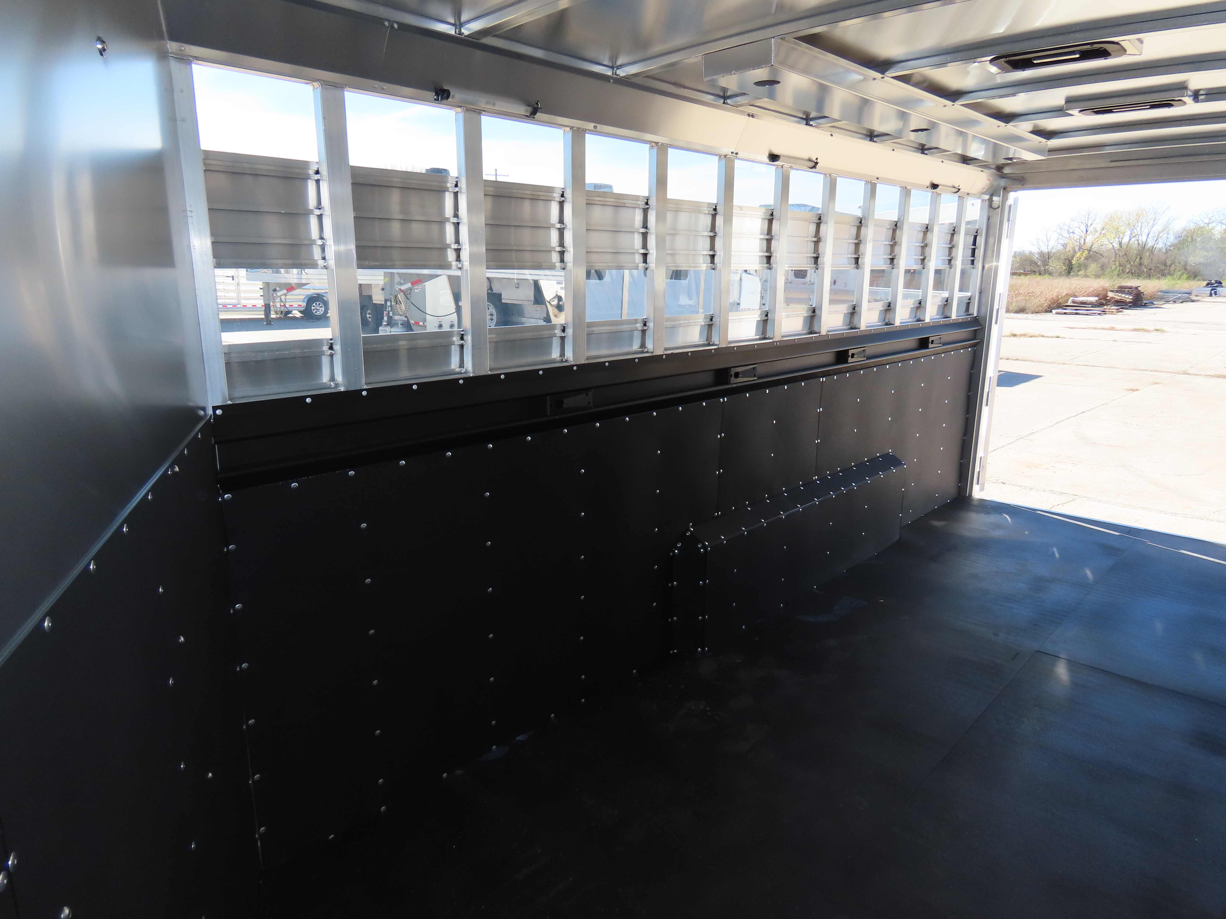 Twister 5 Horse 24' Stock Combo — photo 25