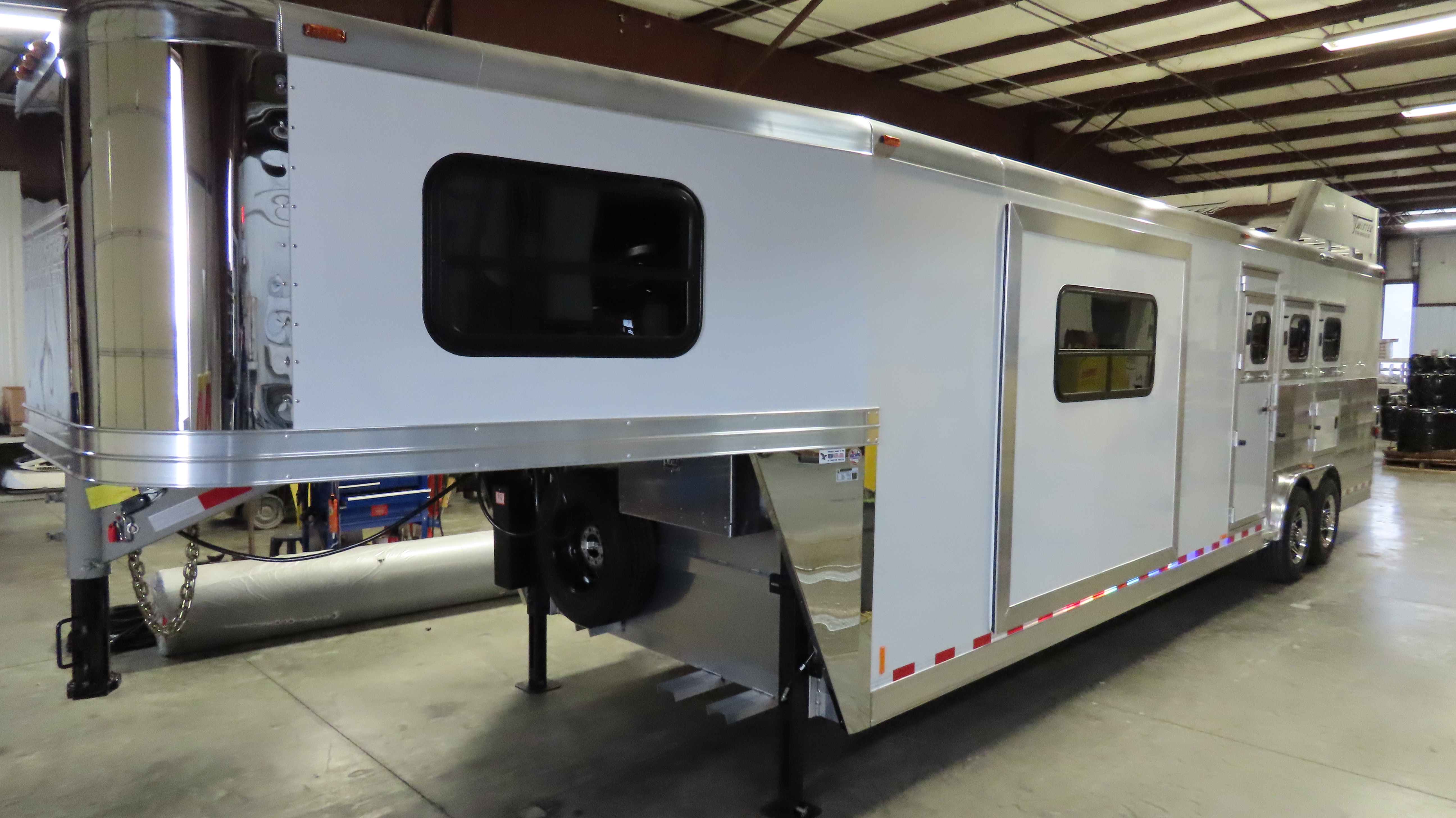 Twister 3 Horse 13'8" SW Rear Load Outback LQ R469
