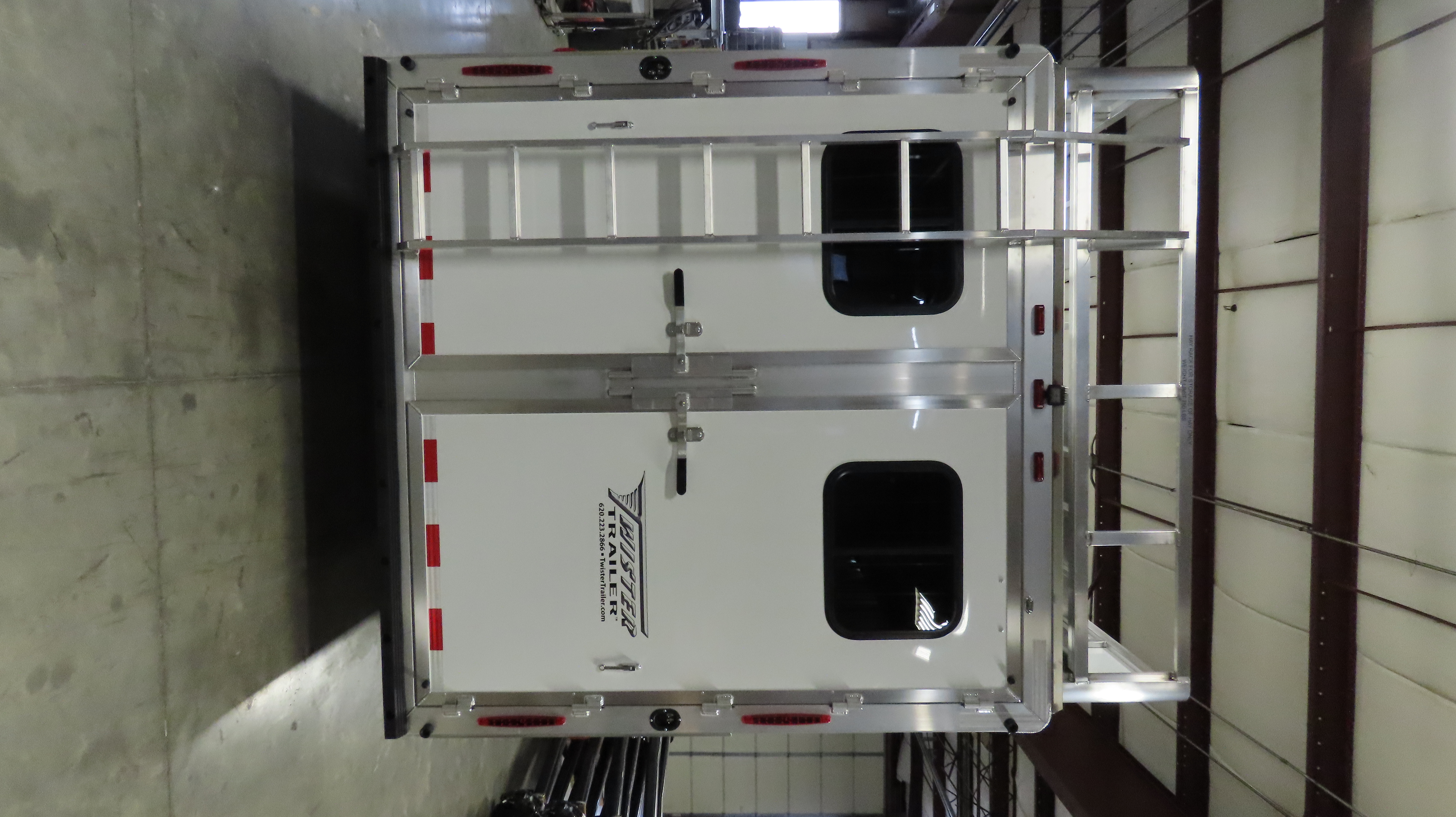 Twister 3 Horse 13'8" SW Rear Load Outback LQ R469 — photo 5