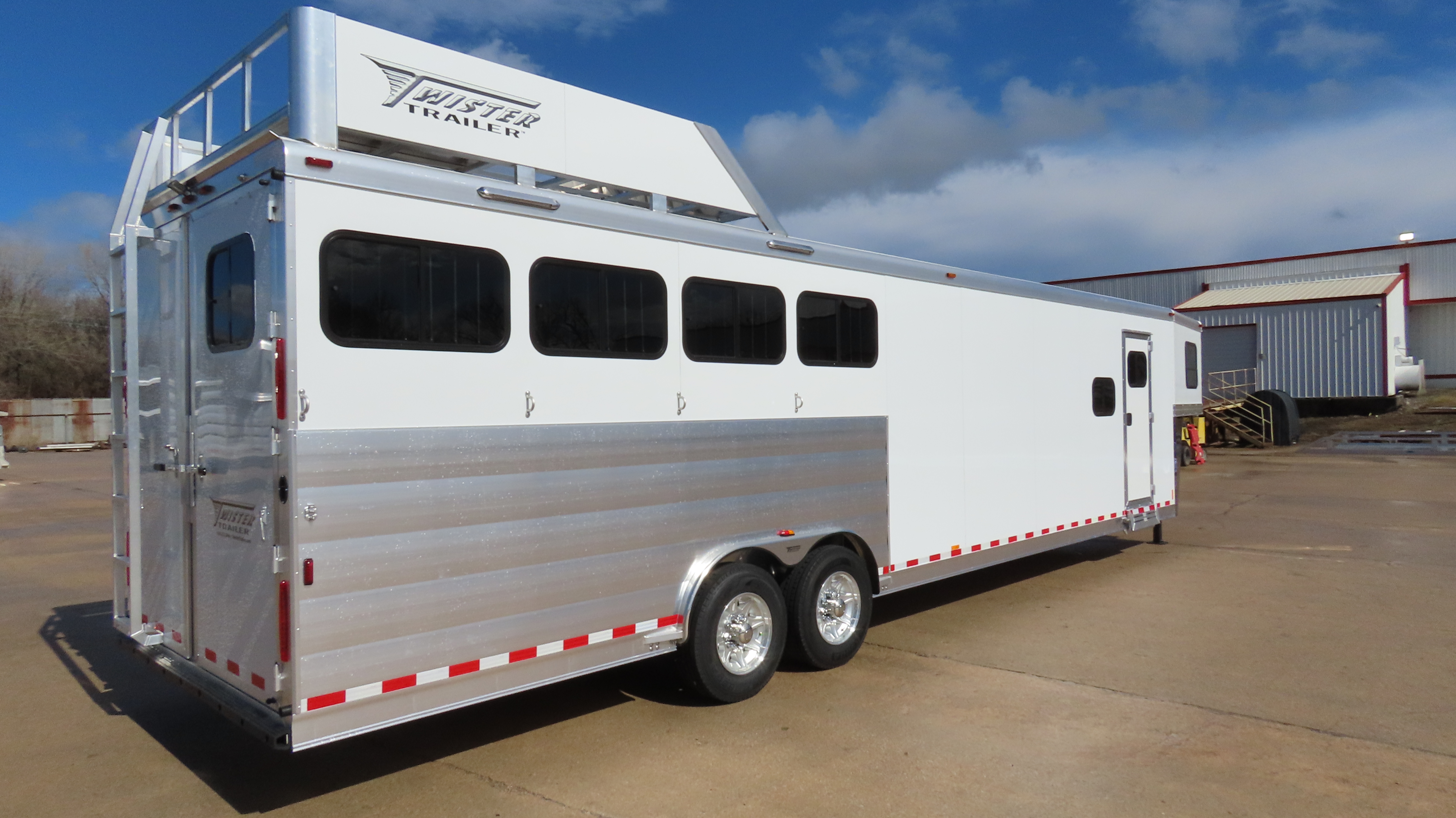 Twister 4 Horse 14'8" SW Rear Load Outback LQ S466 — photo 4