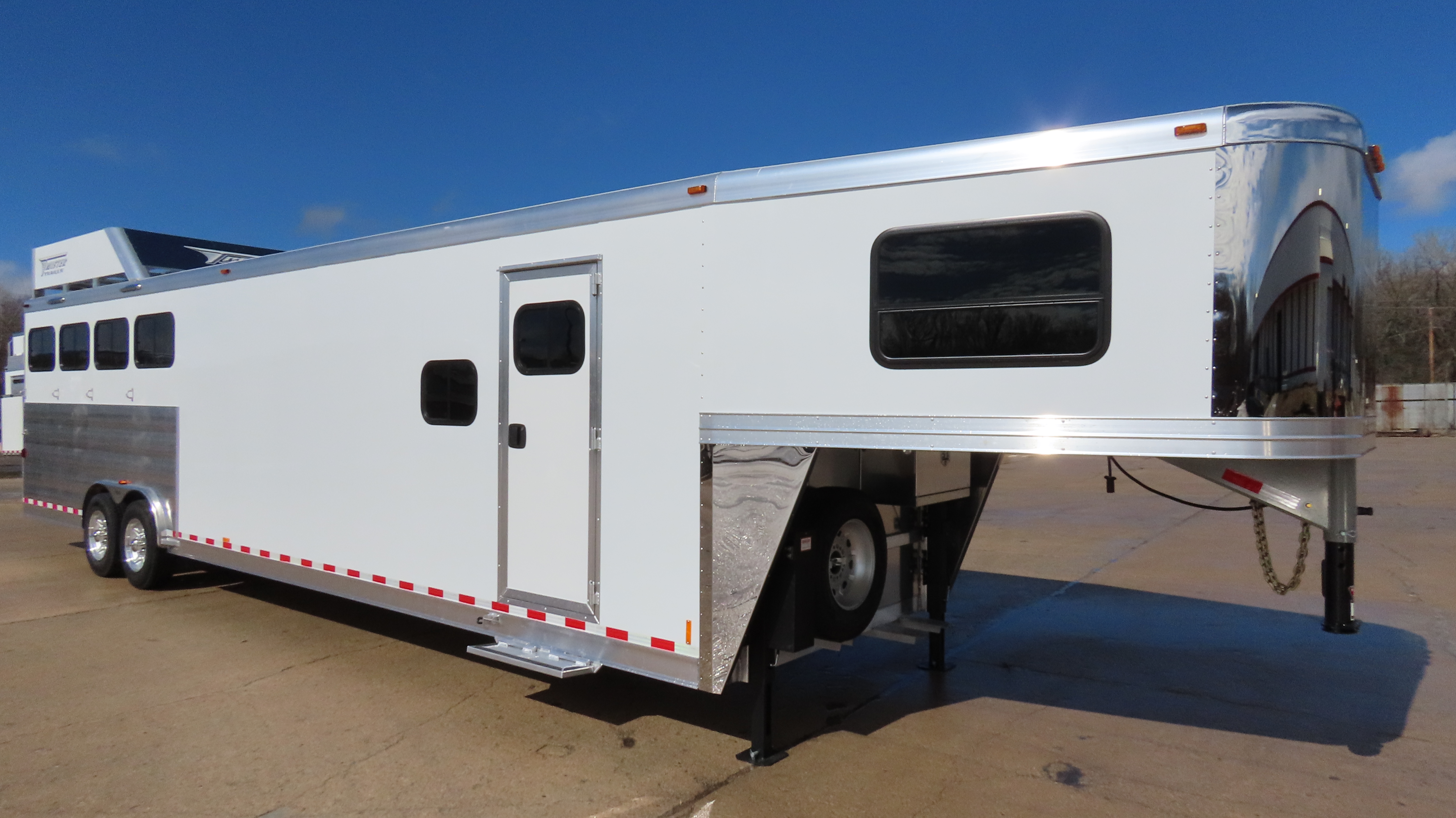 Twister 4 Horse 14'8" SW Rear Load Outback LQ S466 — photo 6
