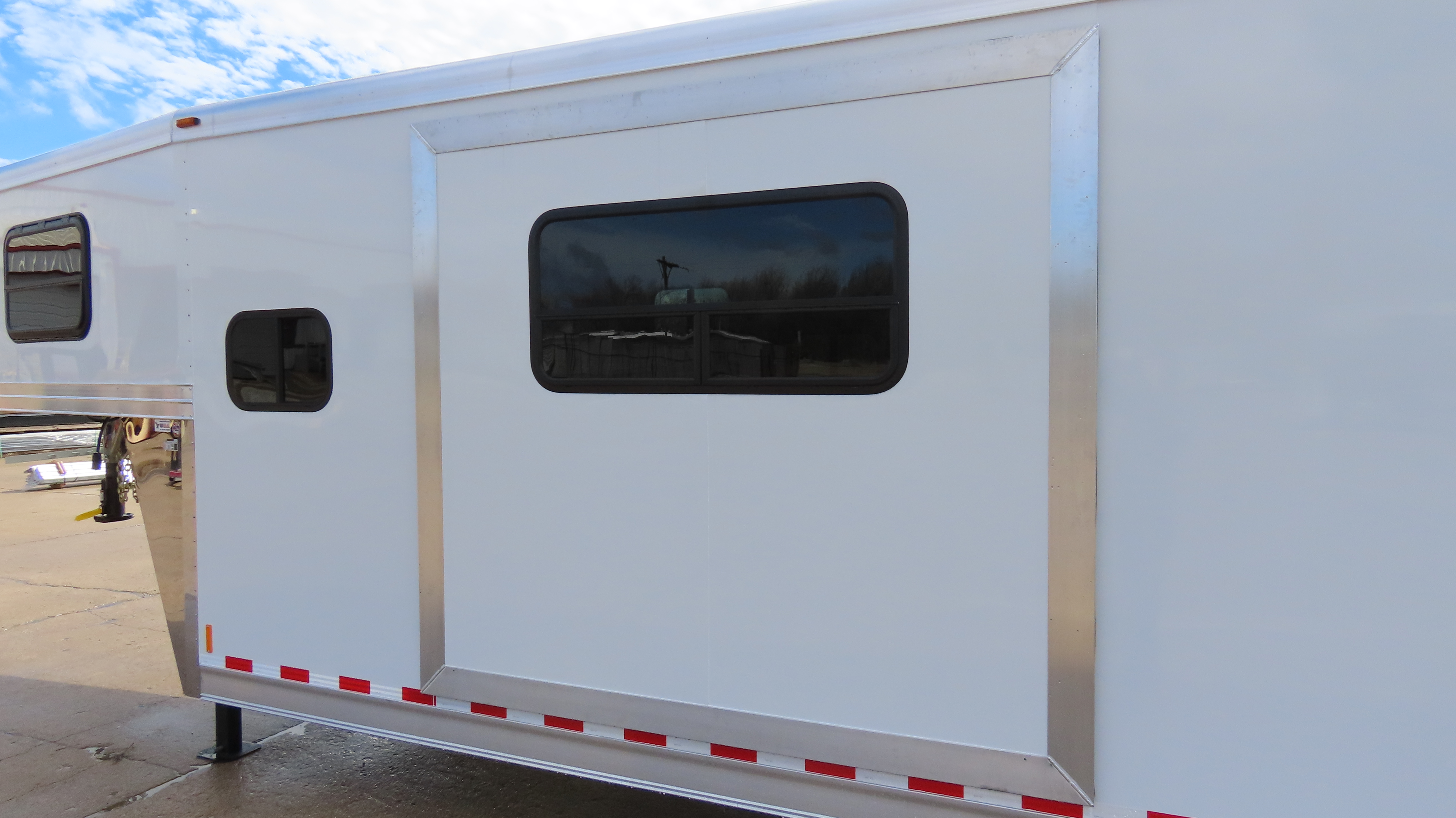 Twister 4 Horse 14'8" SW Rear Load Outback LQ S466 — photo 10