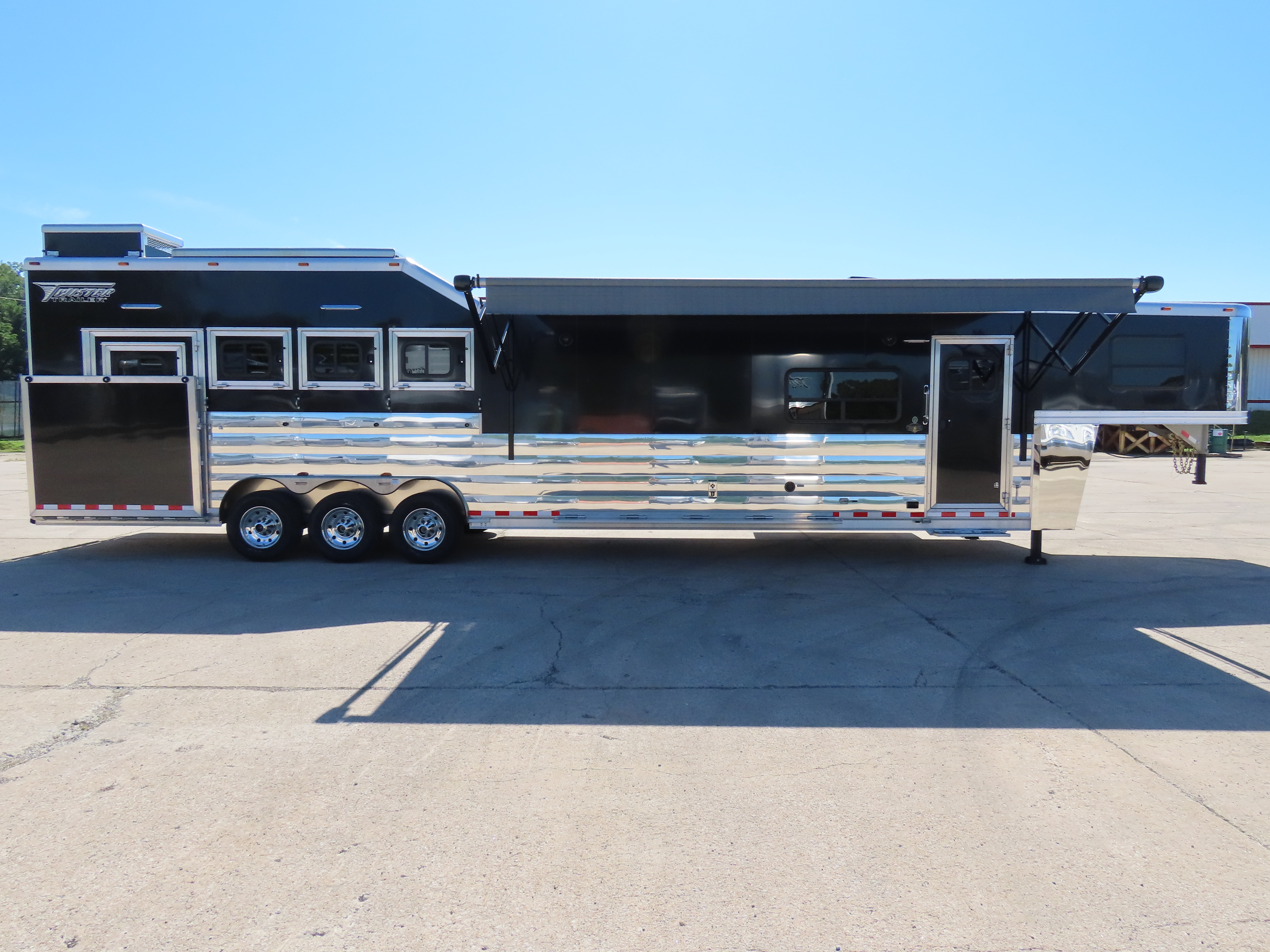 S527 4 Horse 15'4" SW Side load