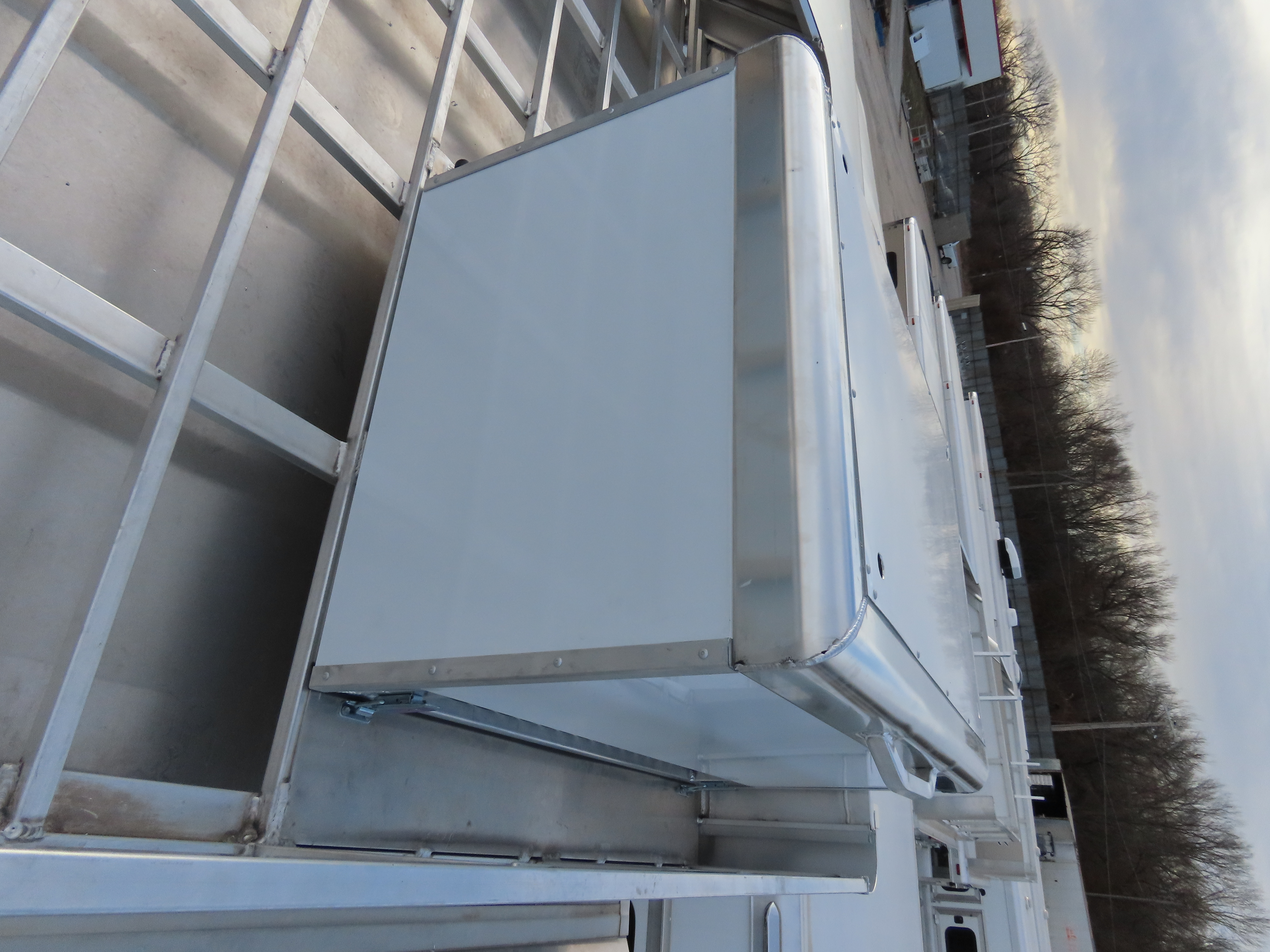 Twister 3 Horse 13'8" SW Rear Load Outback LQ R469 — photo 6