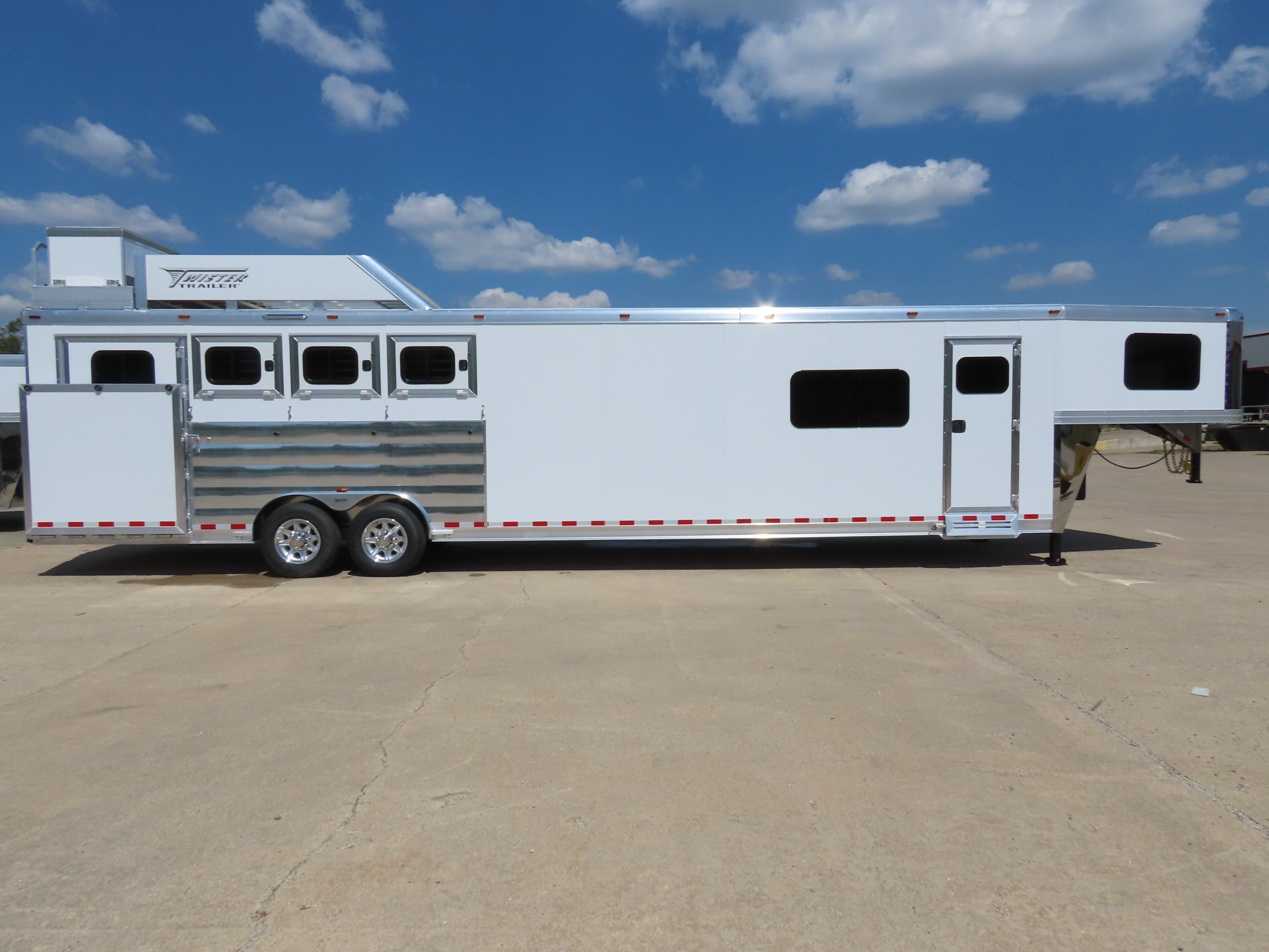 2025 4H 15'6" SW Side Load S548 — photo 2