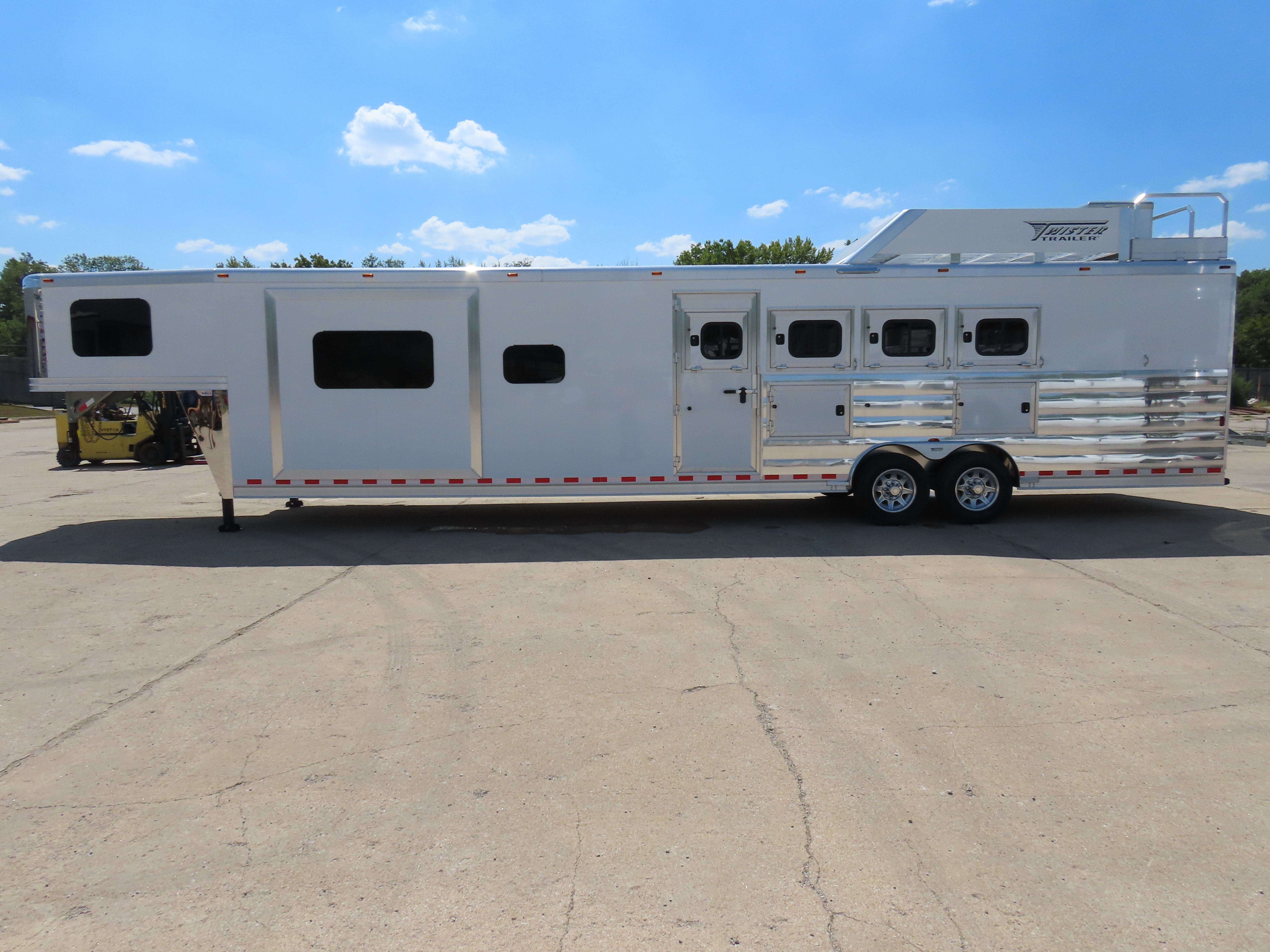 2025 4H 15'6" SW Side Load S548