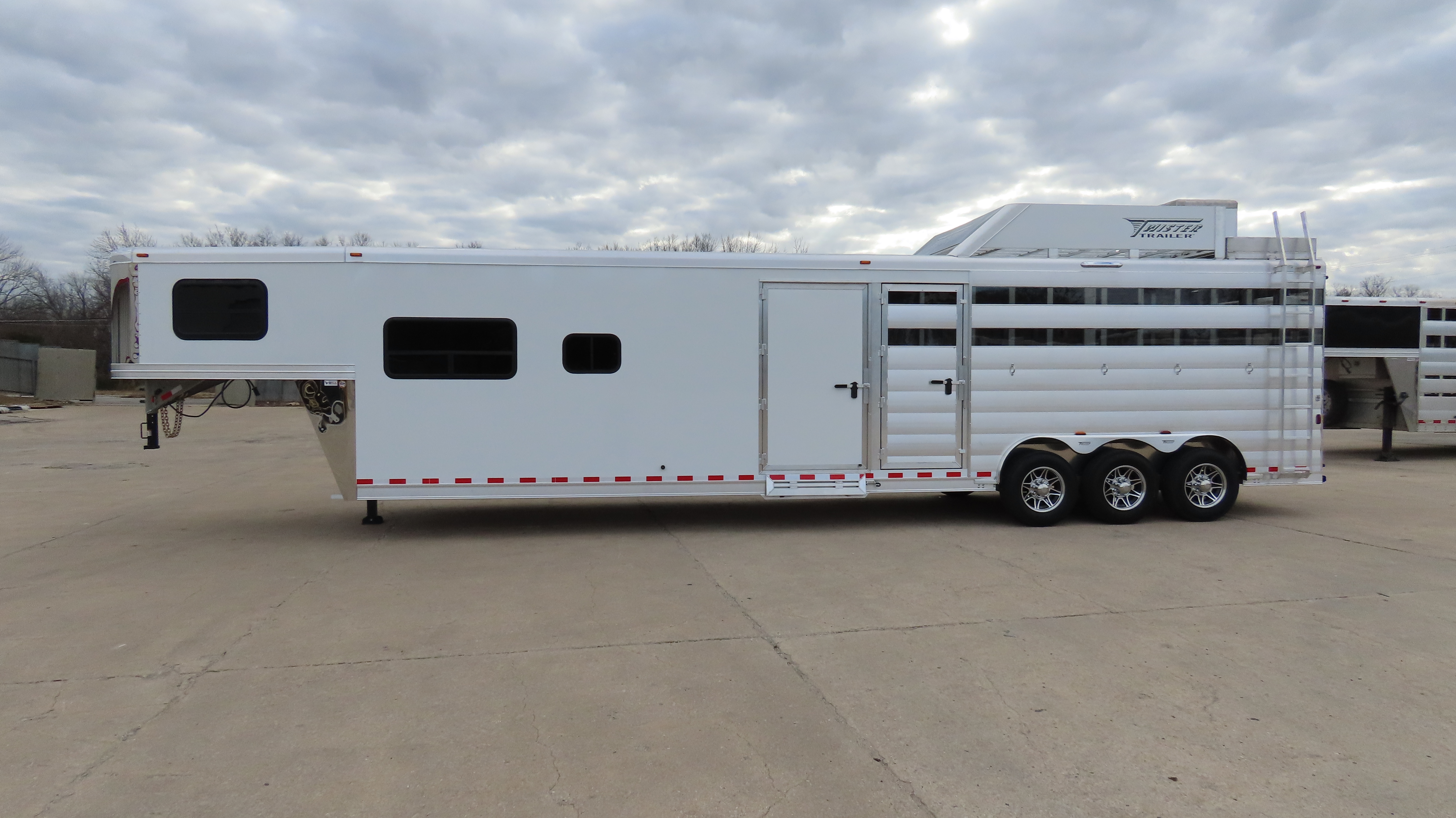 Lease this Twister Stock Back Trailer with 12.8 LQ for 2508.79 per month P455 — photo 2