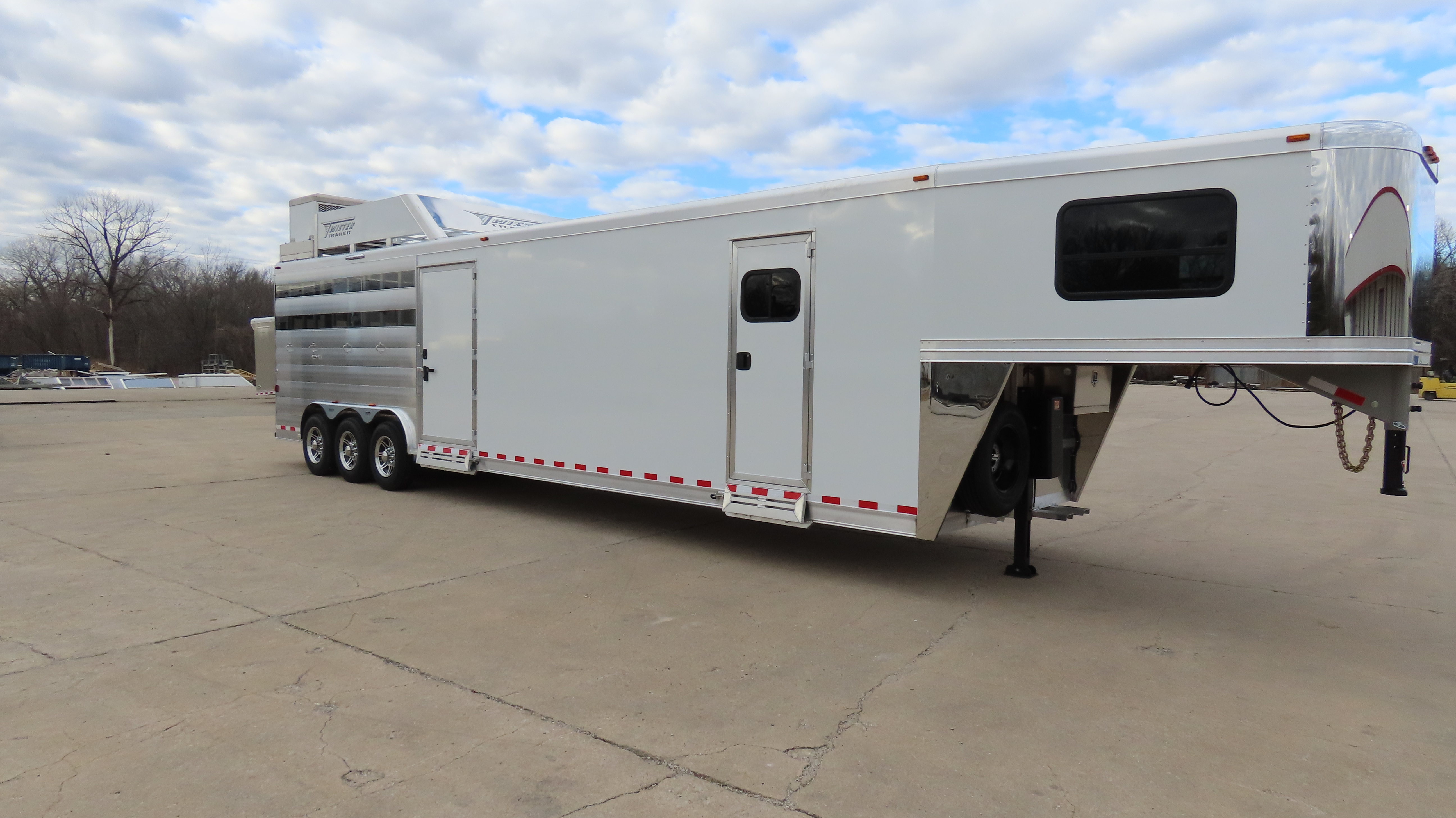 Lease this Twister Stock Back Trailer with 12.8 LQ for 2508.79 per month P455 — photo 4
