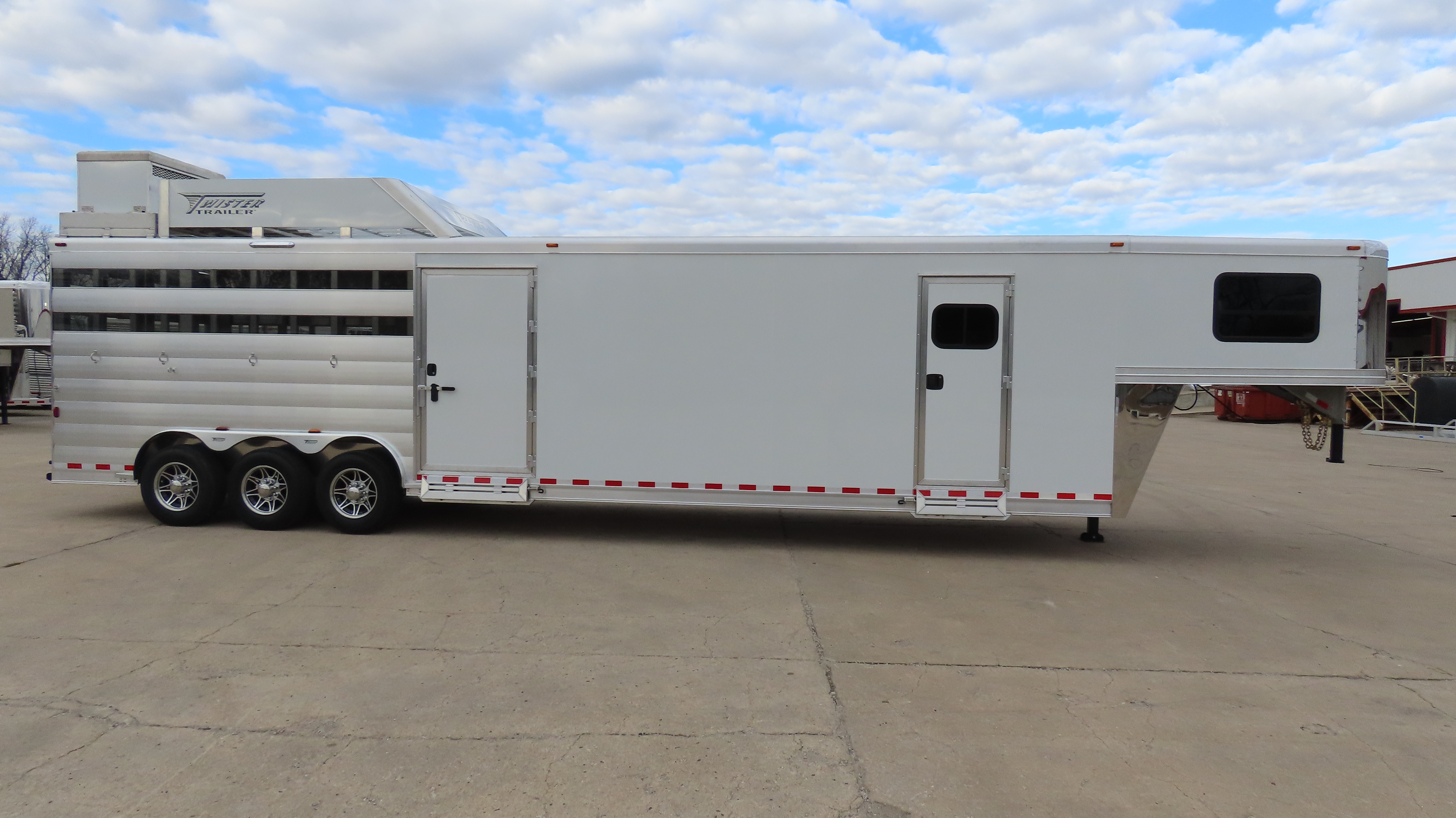 Lease this Twister Stock Back Trailer with 12.8 LQ for 2508.79 per month P455 — photo 5
