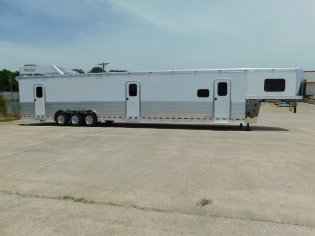 2020 Twister 42' Toy\Car Hauler with 22’ Outlaw Living Quarters for lease or sale — photo 3