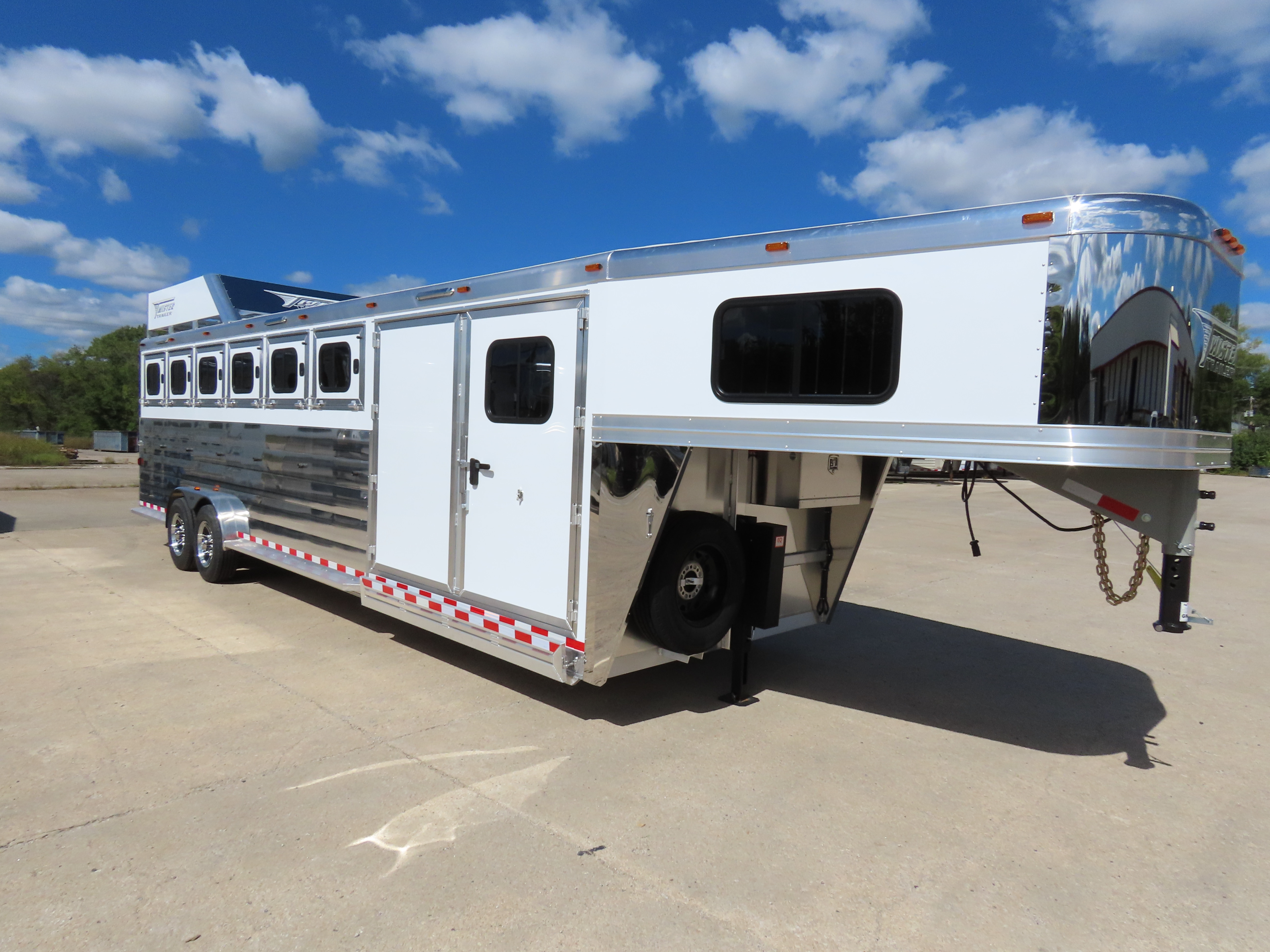 Twister 6 Horse 28'5" Stock Combo — photo 2