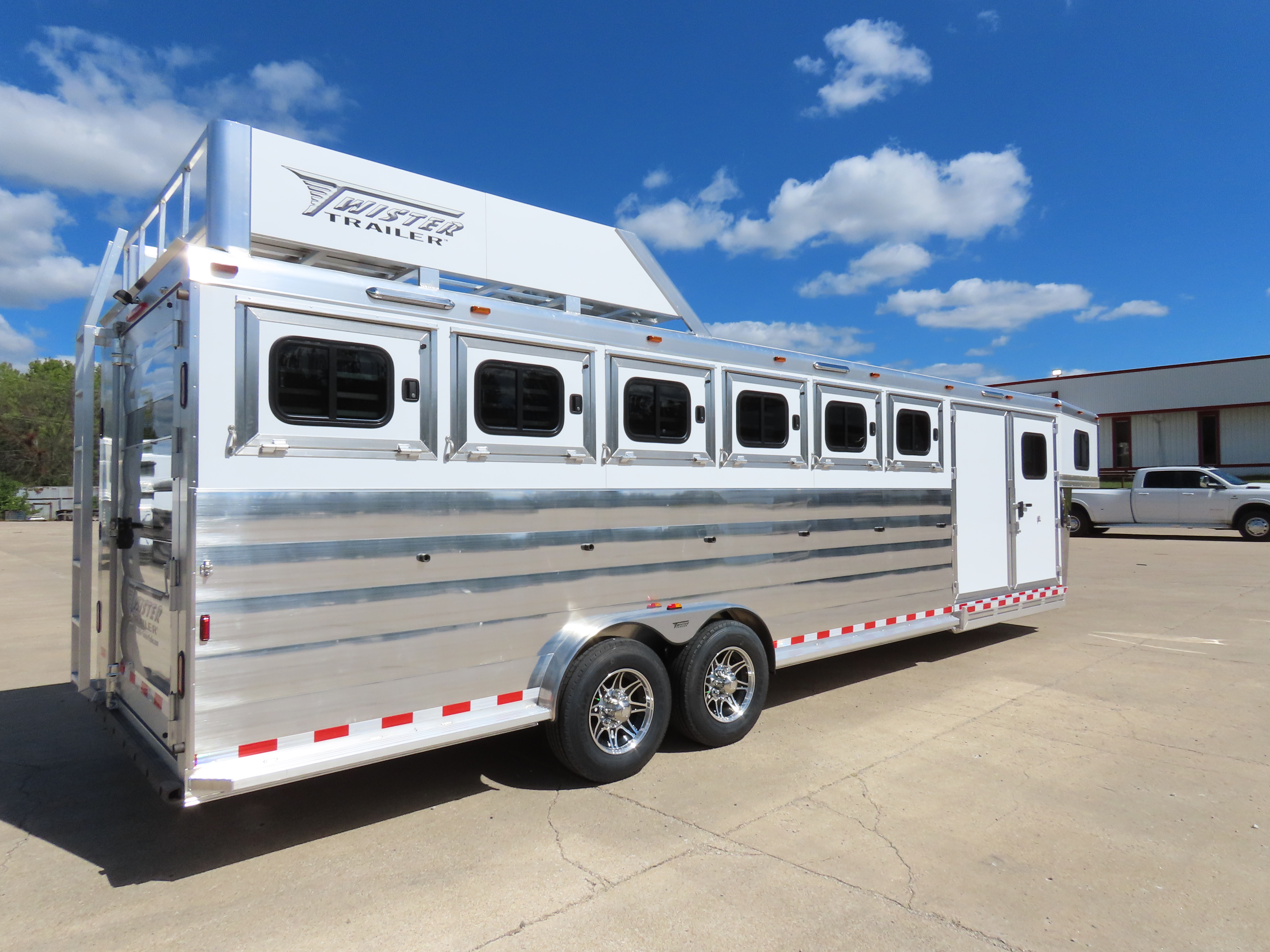 Twister 6 Horse 28'5" Stock Combo — photo 3