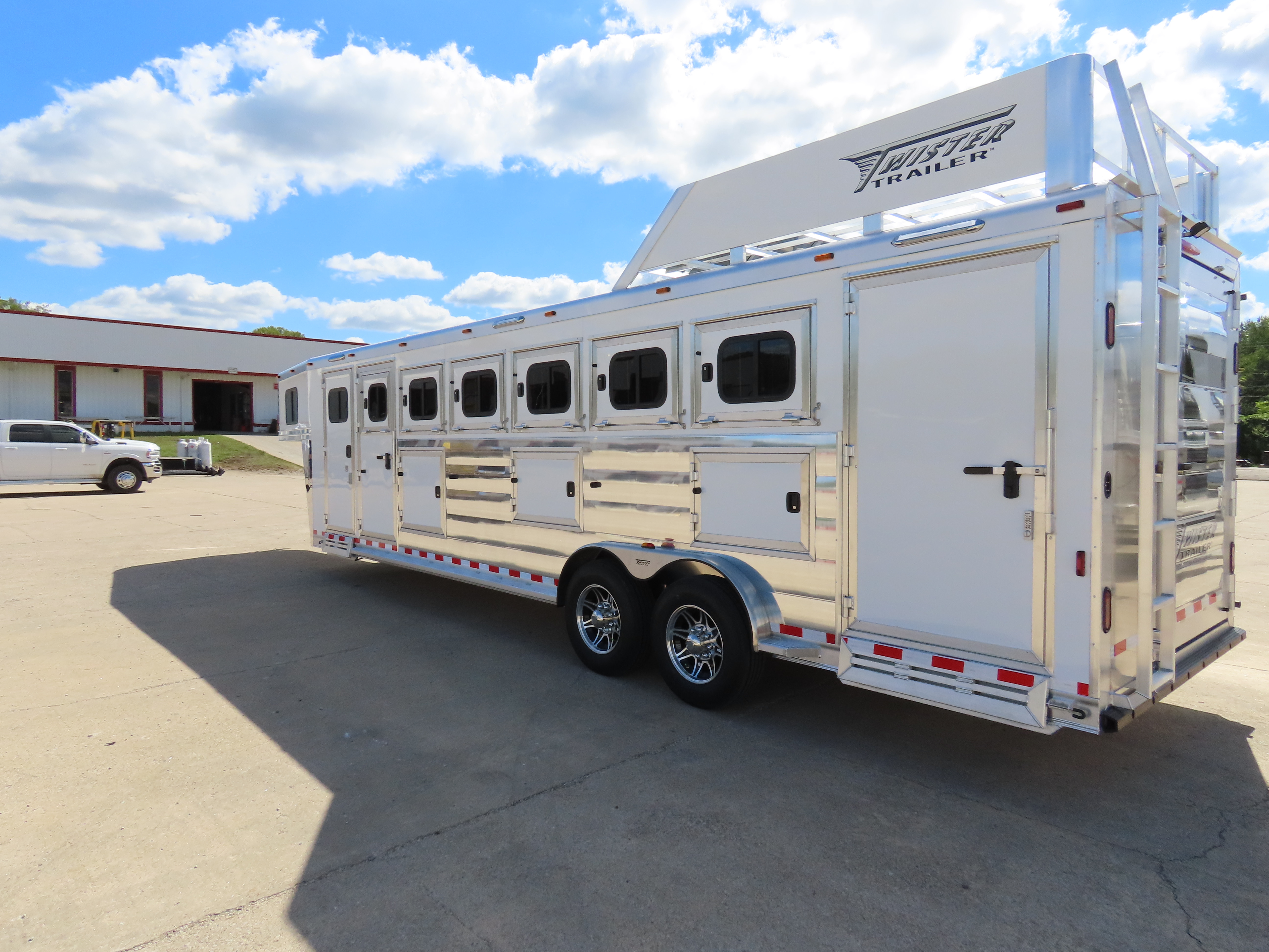 Twister 6 Horse 28'5" Stock Combo — photo 6