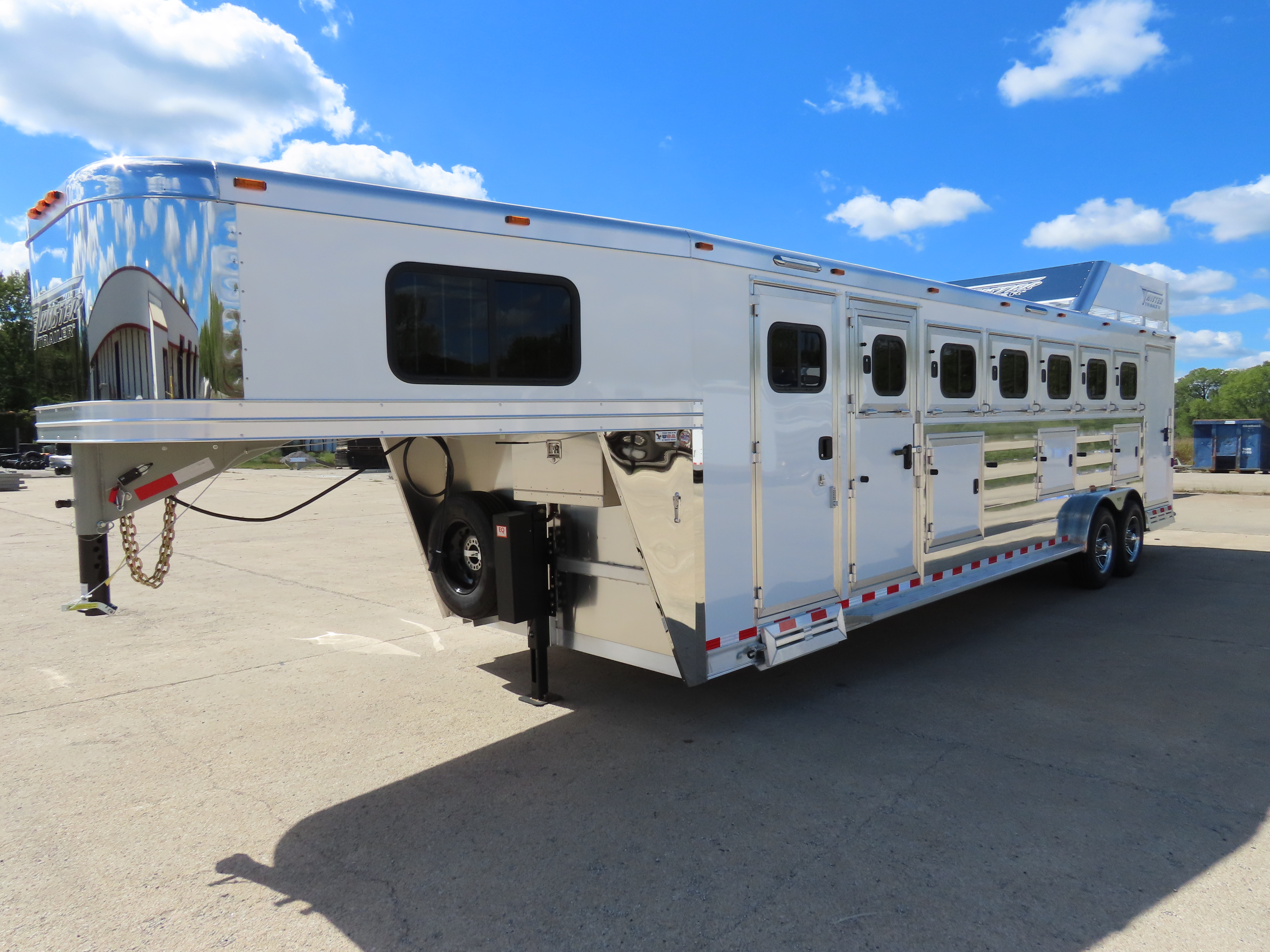 Twister 6 Horse 28'5" Stock Combo — photo 4