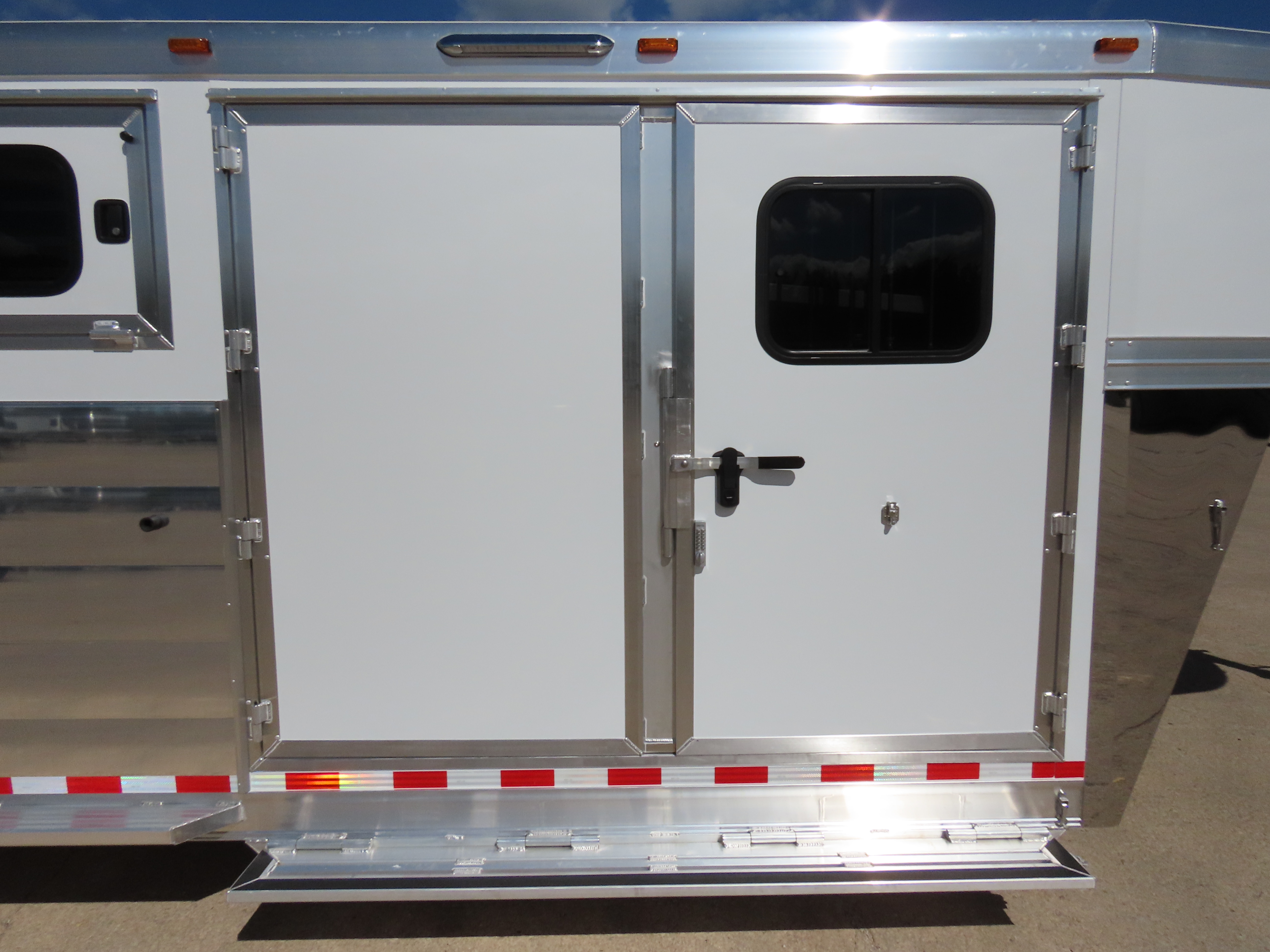 Twister 6 Horse 28'5" Stock Combo — photo 10