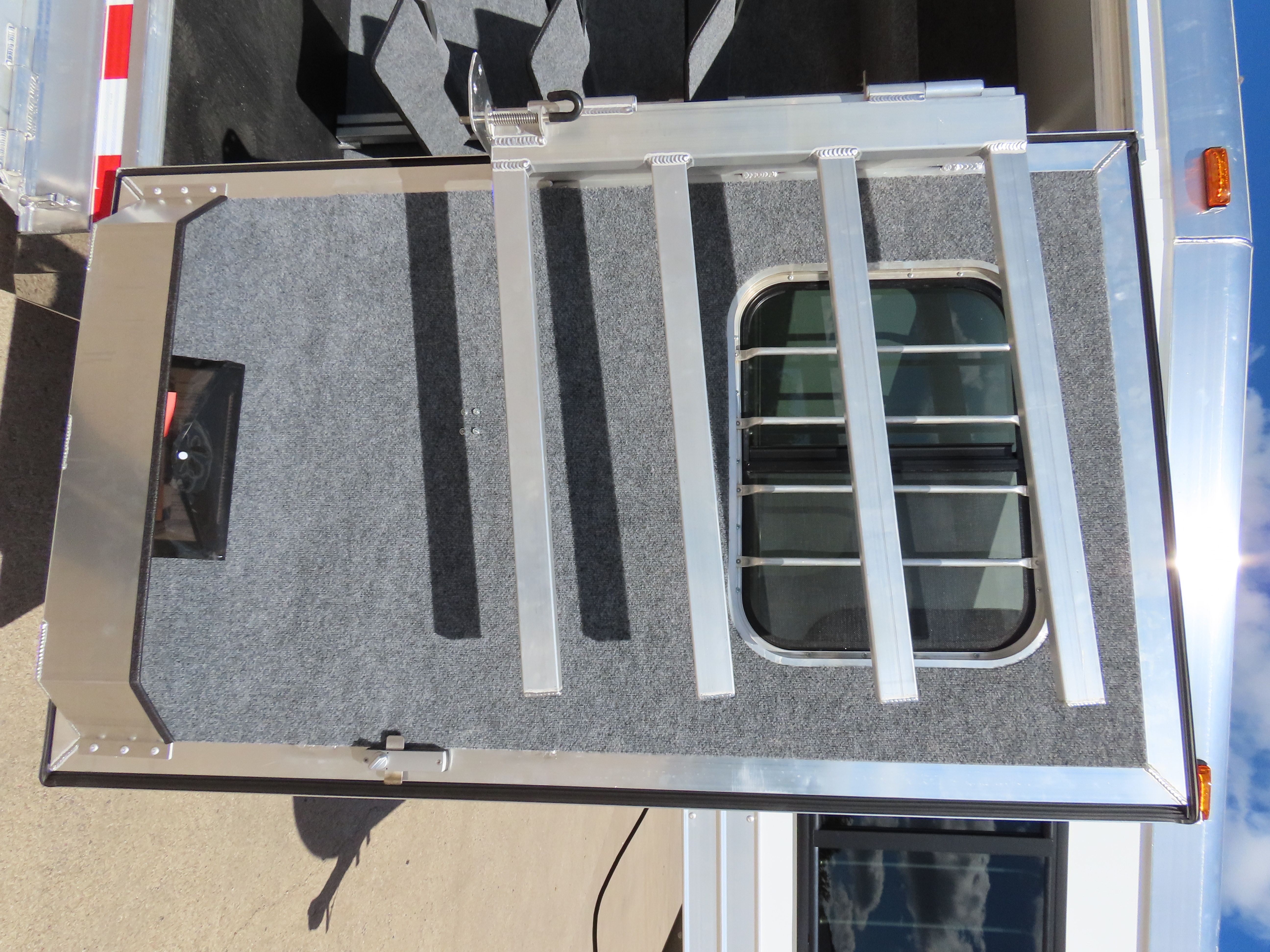 Twister 6 Horse 28'5" Stock Combo — photo 11