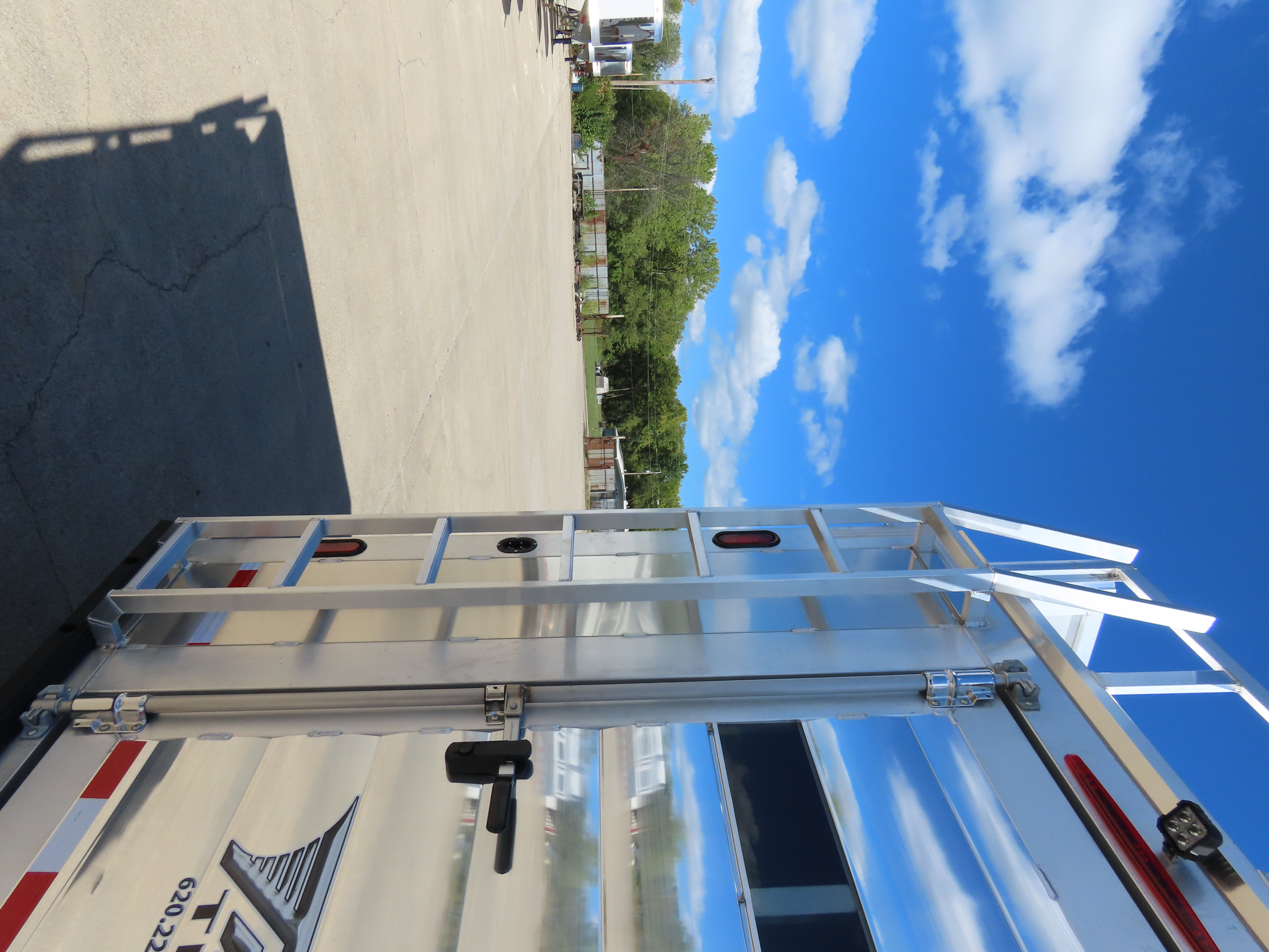 Twister 6 Horse 28'5" Stock Combo — photo 15