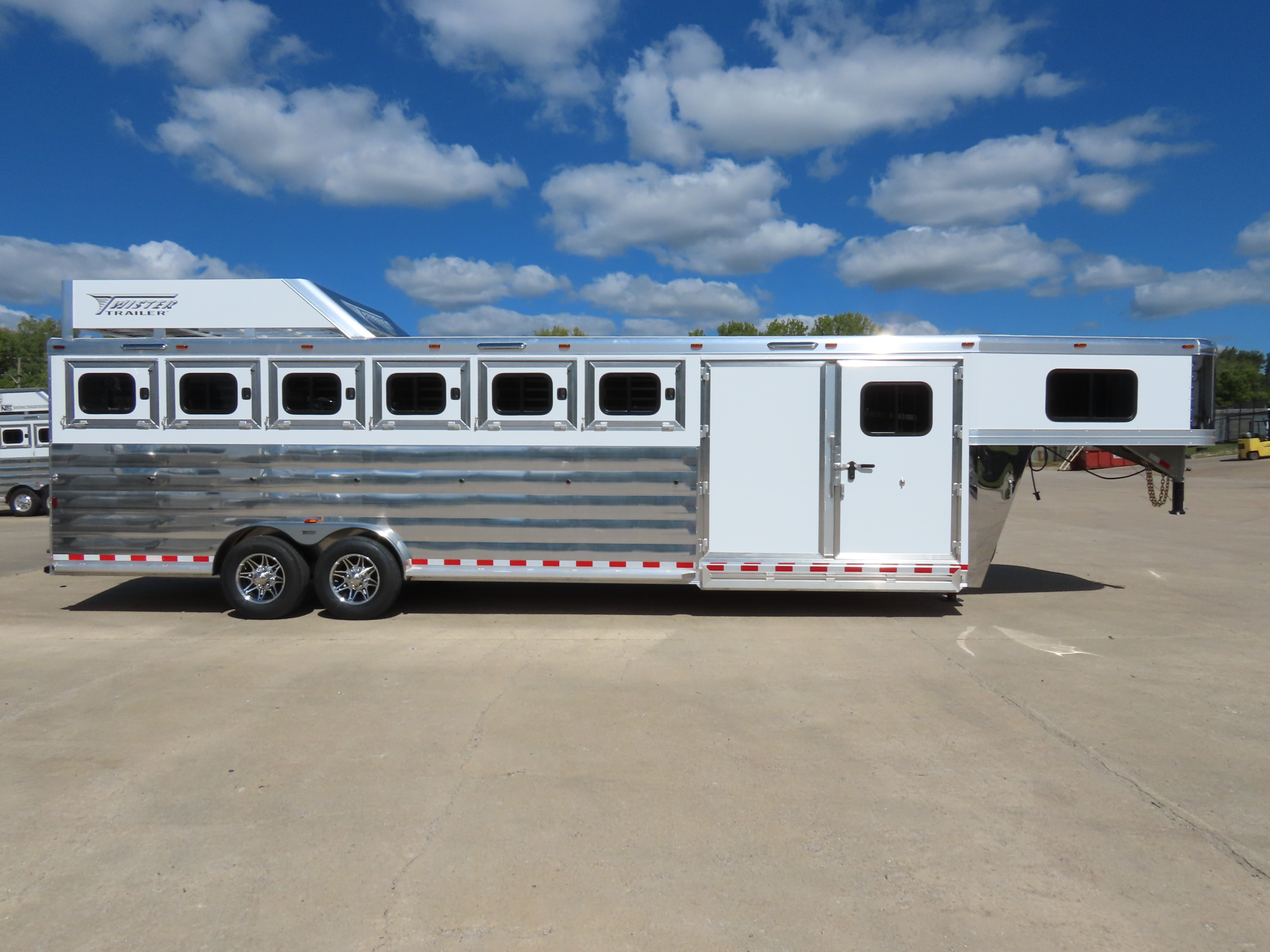 Twister 6 Horse 28'5" Stock Combo
