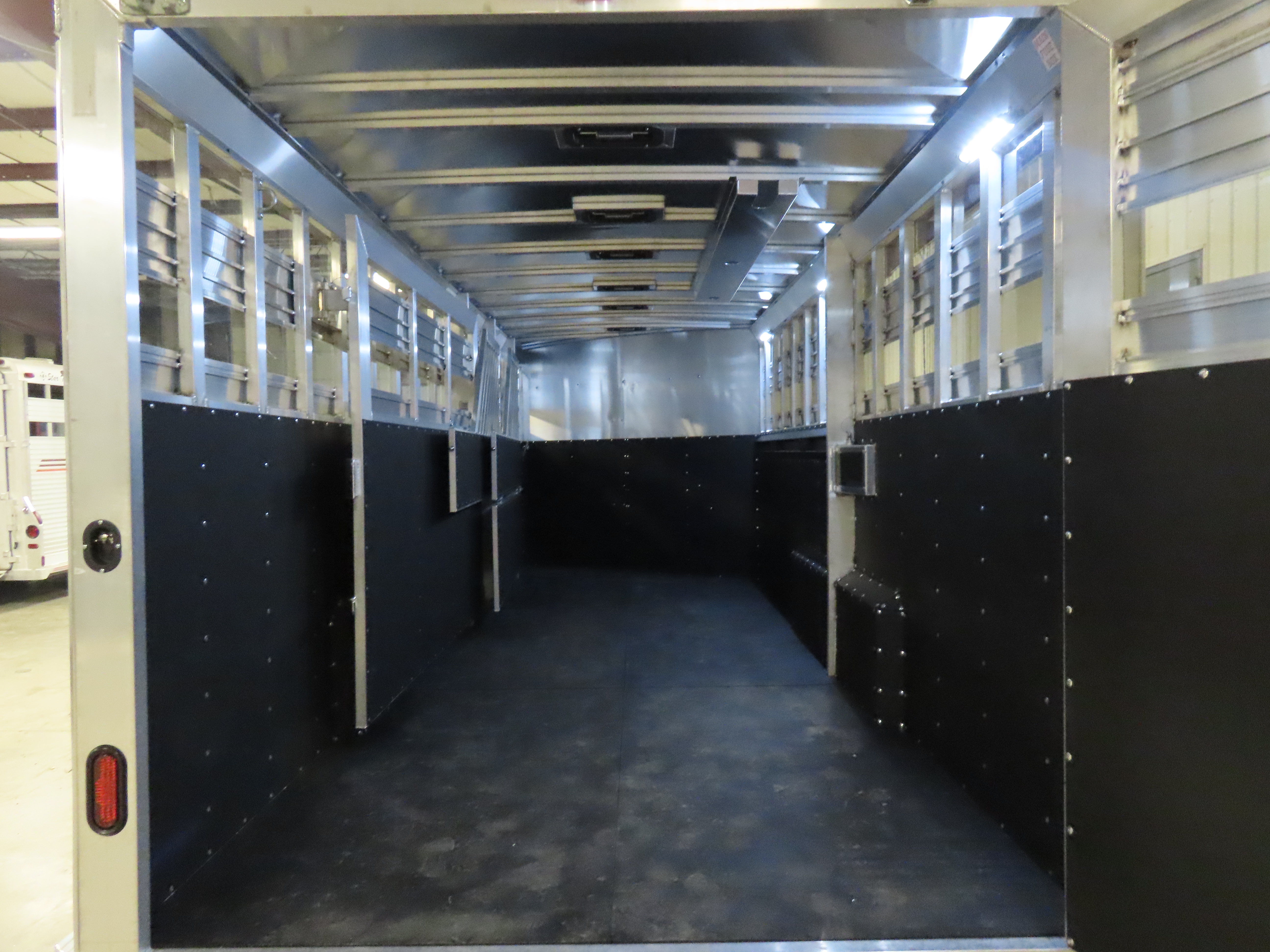 Twister 4 Horse 28' Stock Combo — photo 25