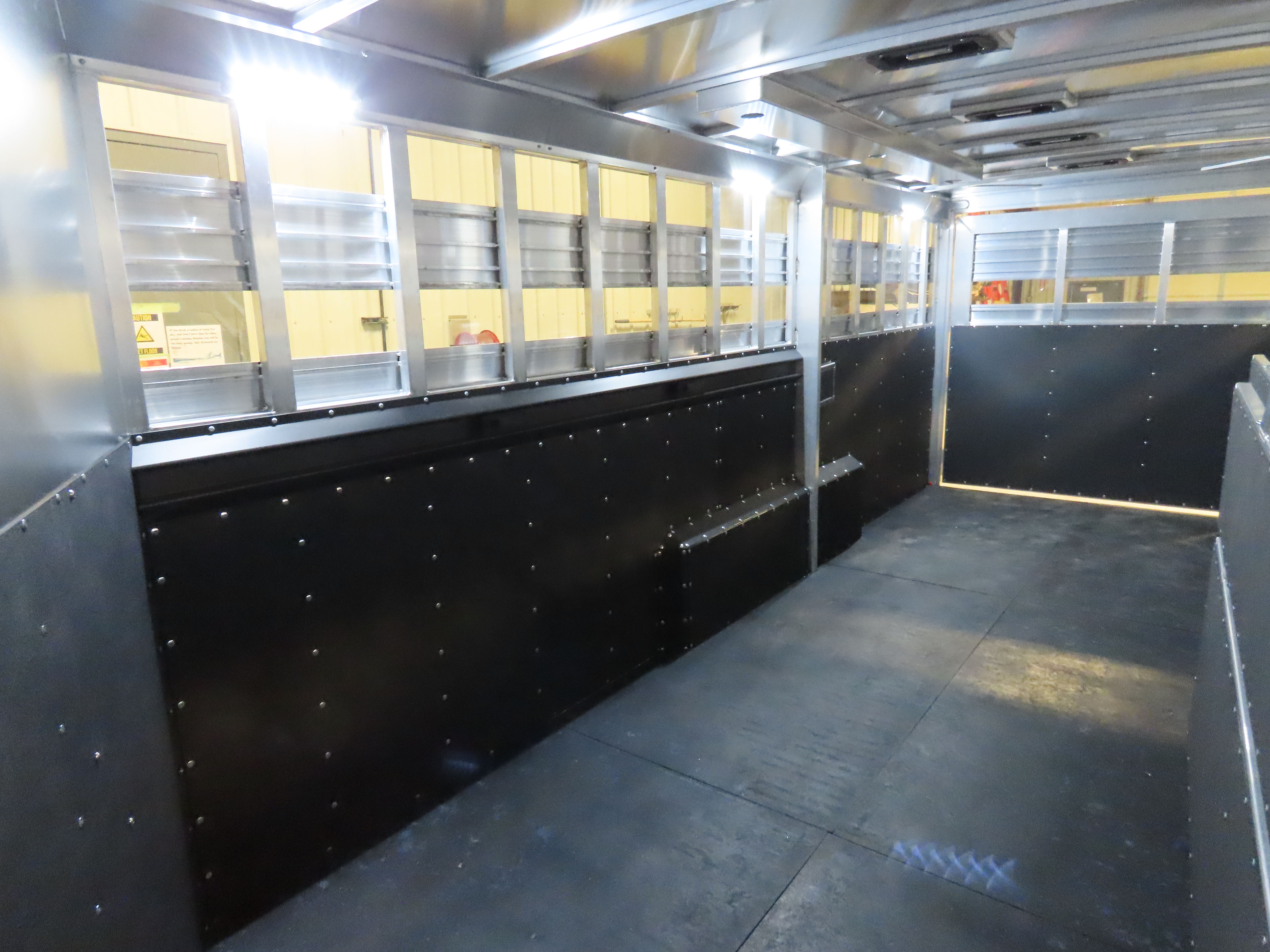 Twister 4 Horse 28' Stock Combo — photo 26
