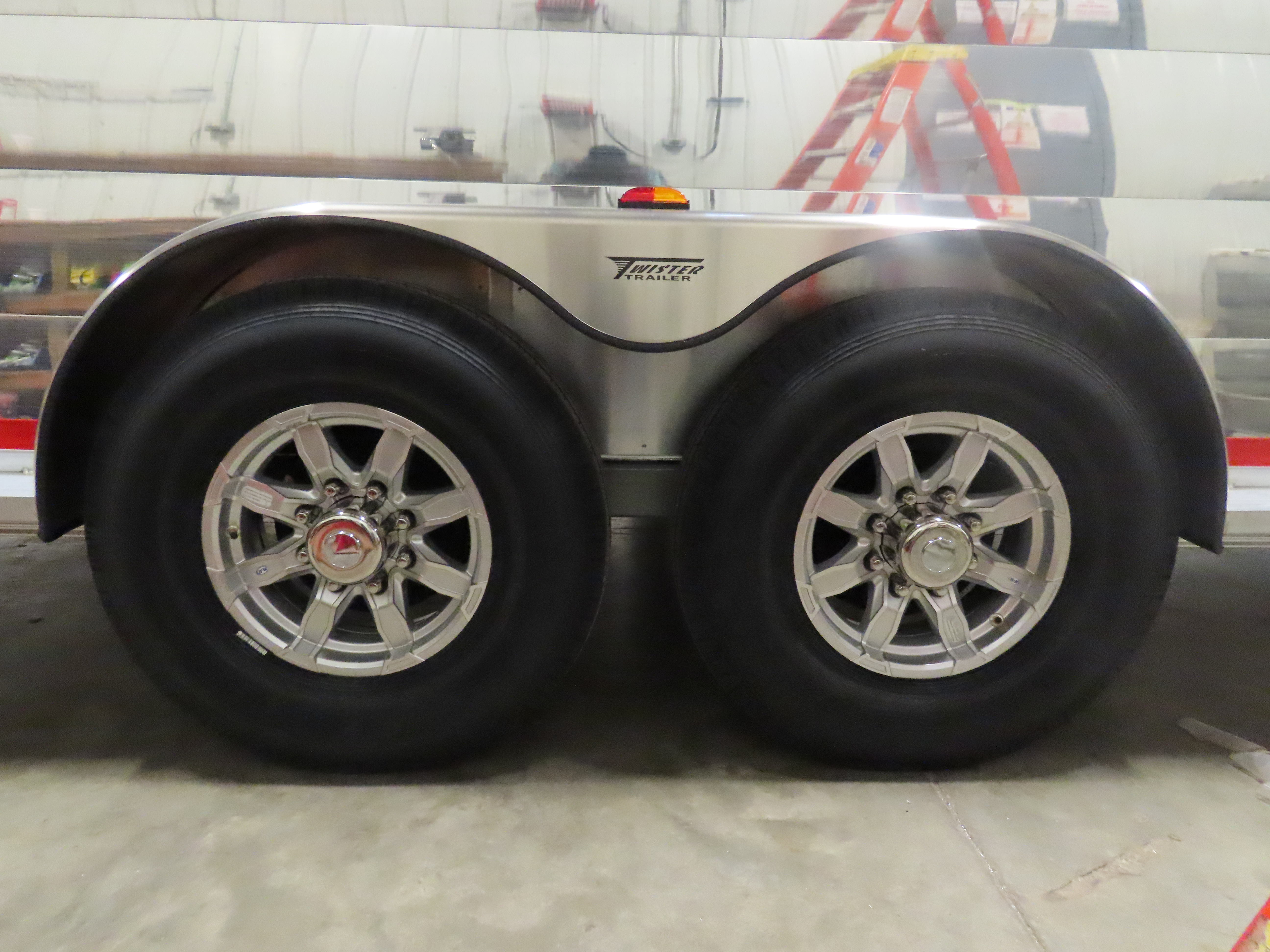 Twister 4 Horse 28' Stock Combo — photo 13