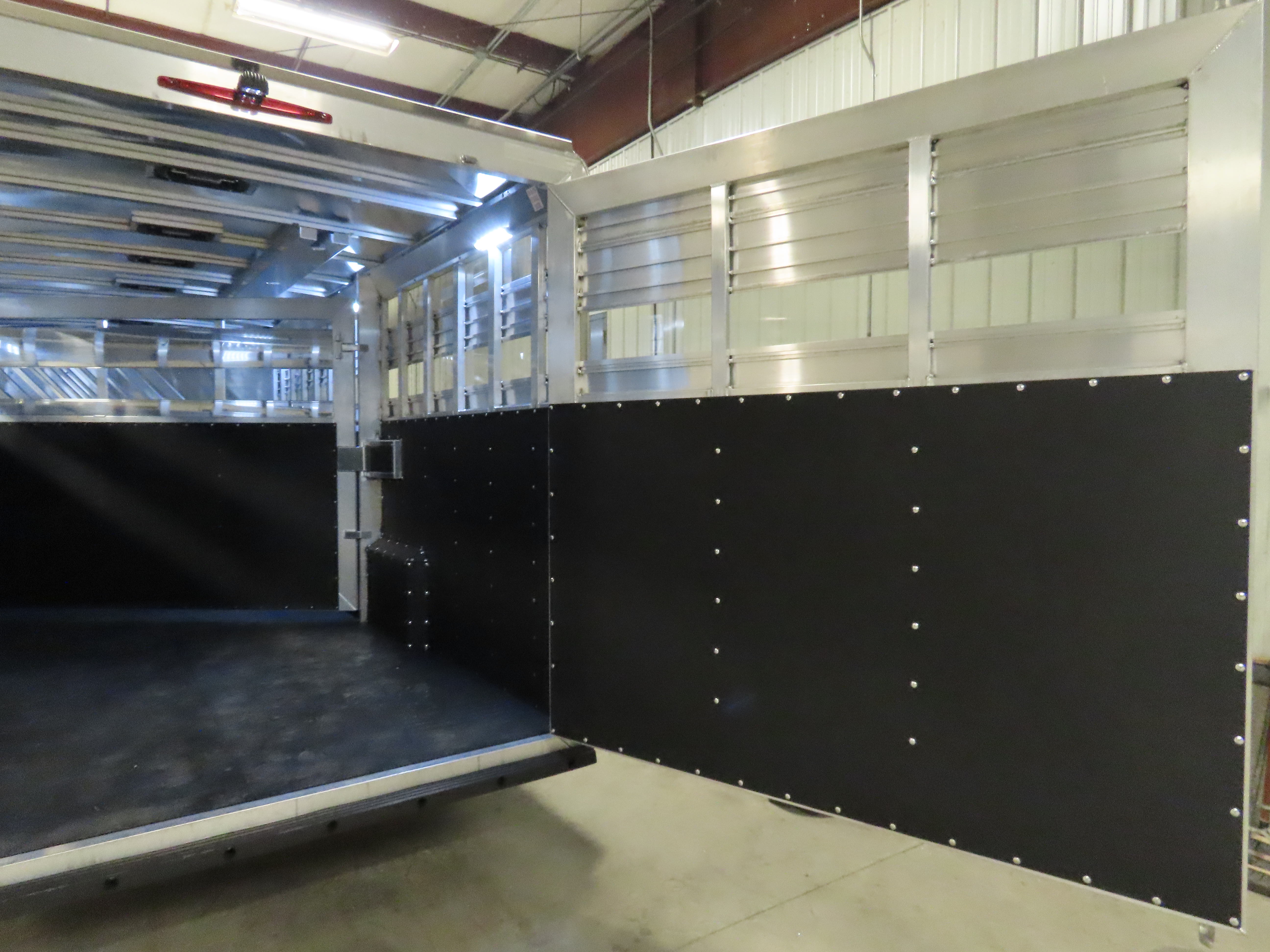 Twister 4 Horse 28' Stock Combo — photo 19