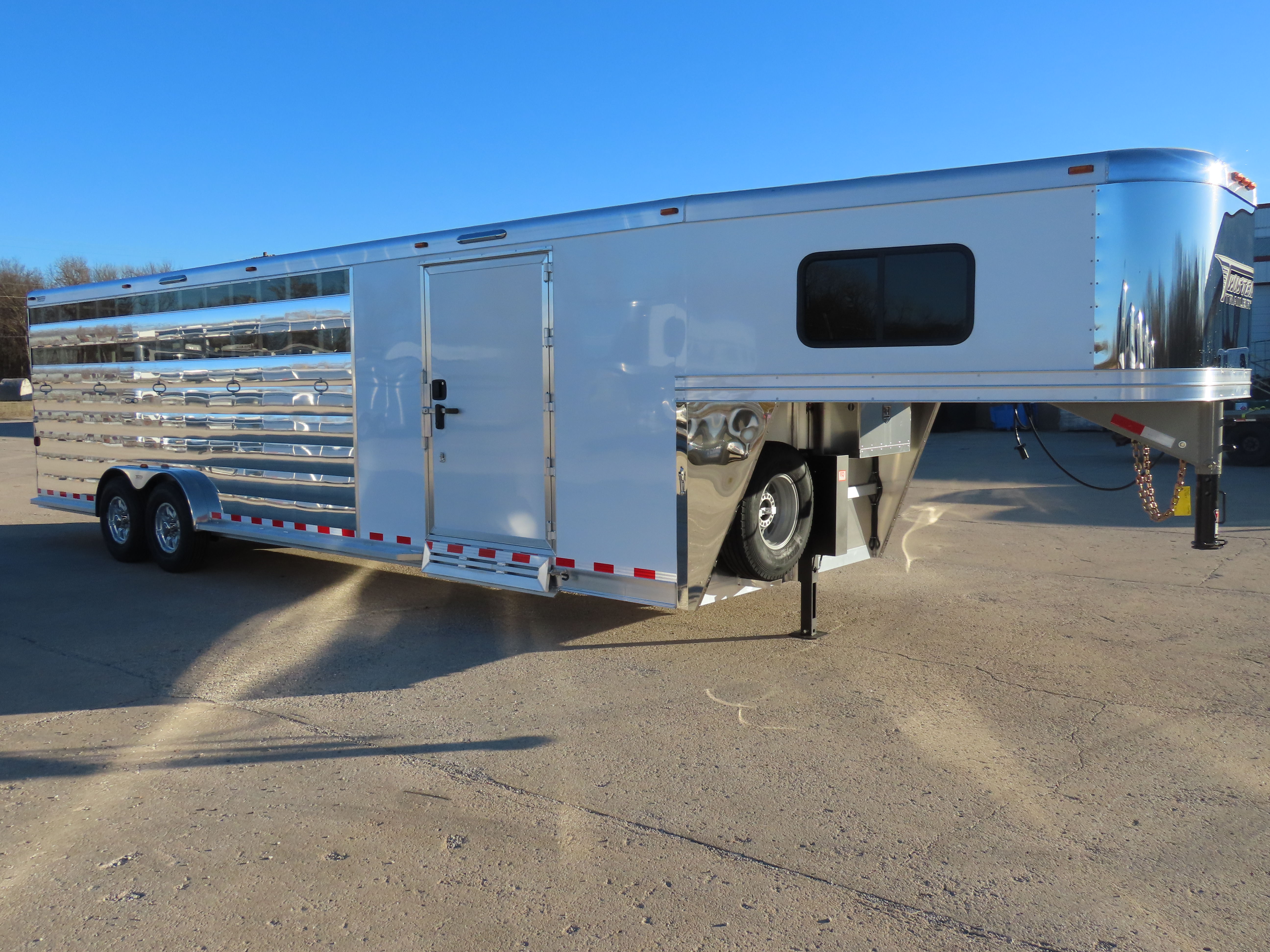 Twister 4 Horse 28' Stock Combo — photo 4