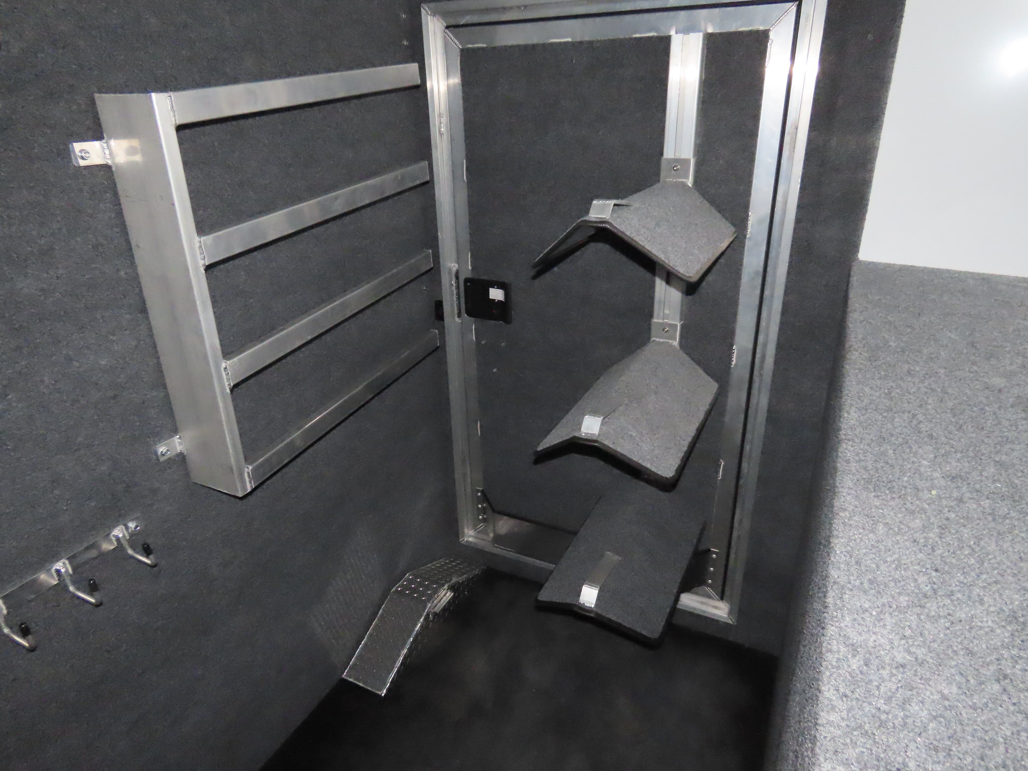 Twister 25' Bull Tough Stock Trailer — photo 19