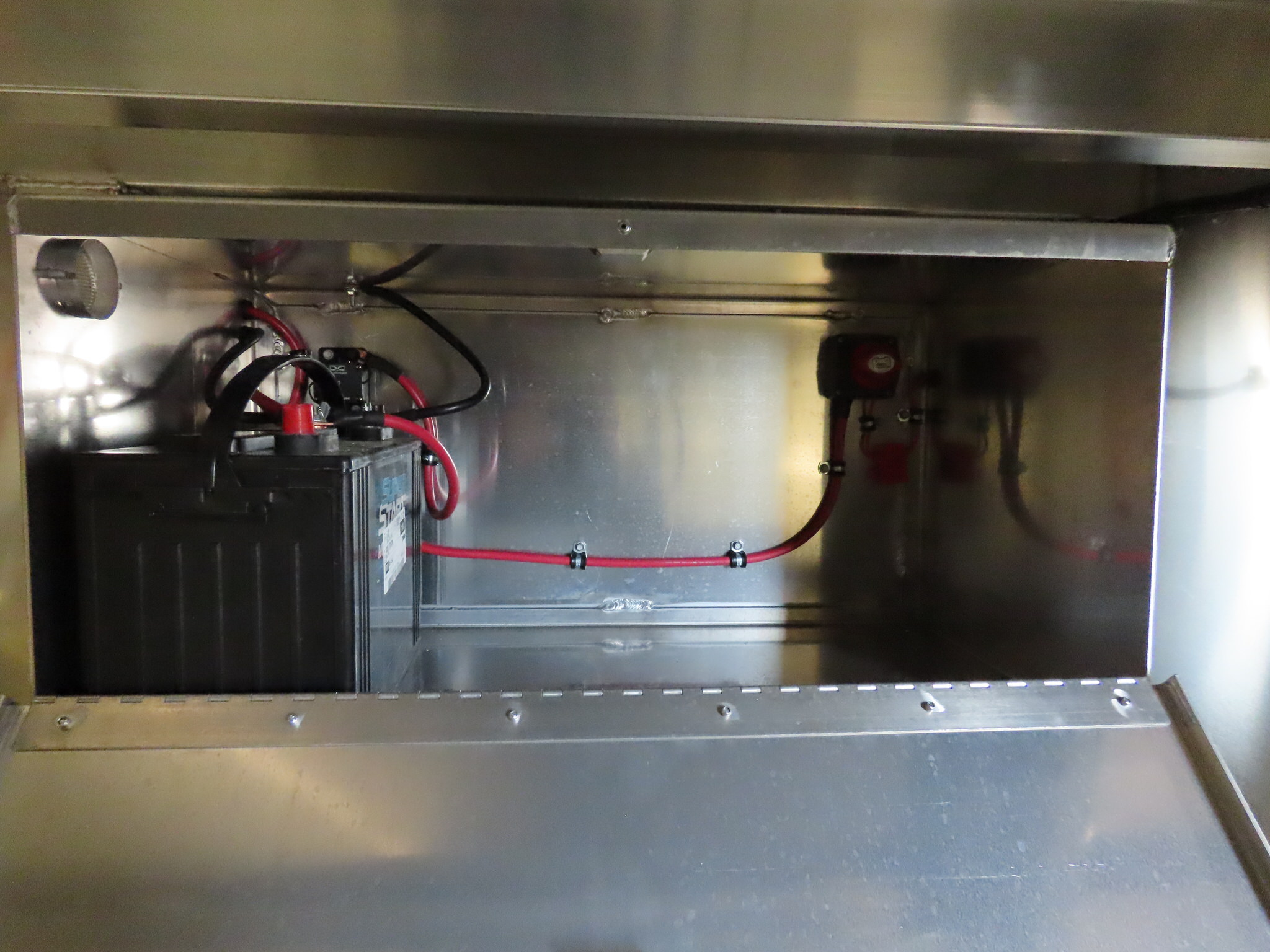 Twister 25' Bull Tough Stock Trailer — photo 8