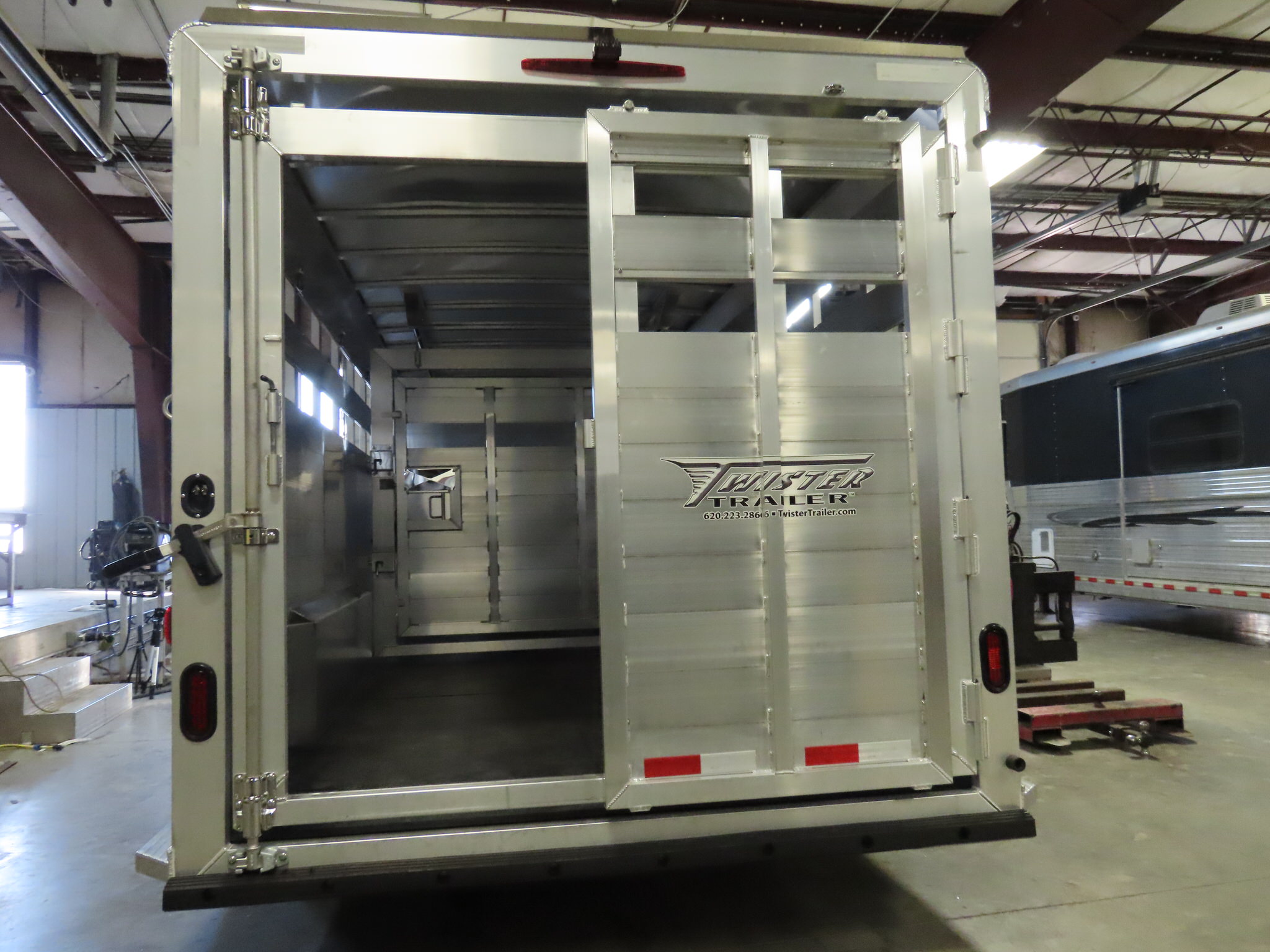 Twister 25' Bull Tough Stock Trailer — photo 27
