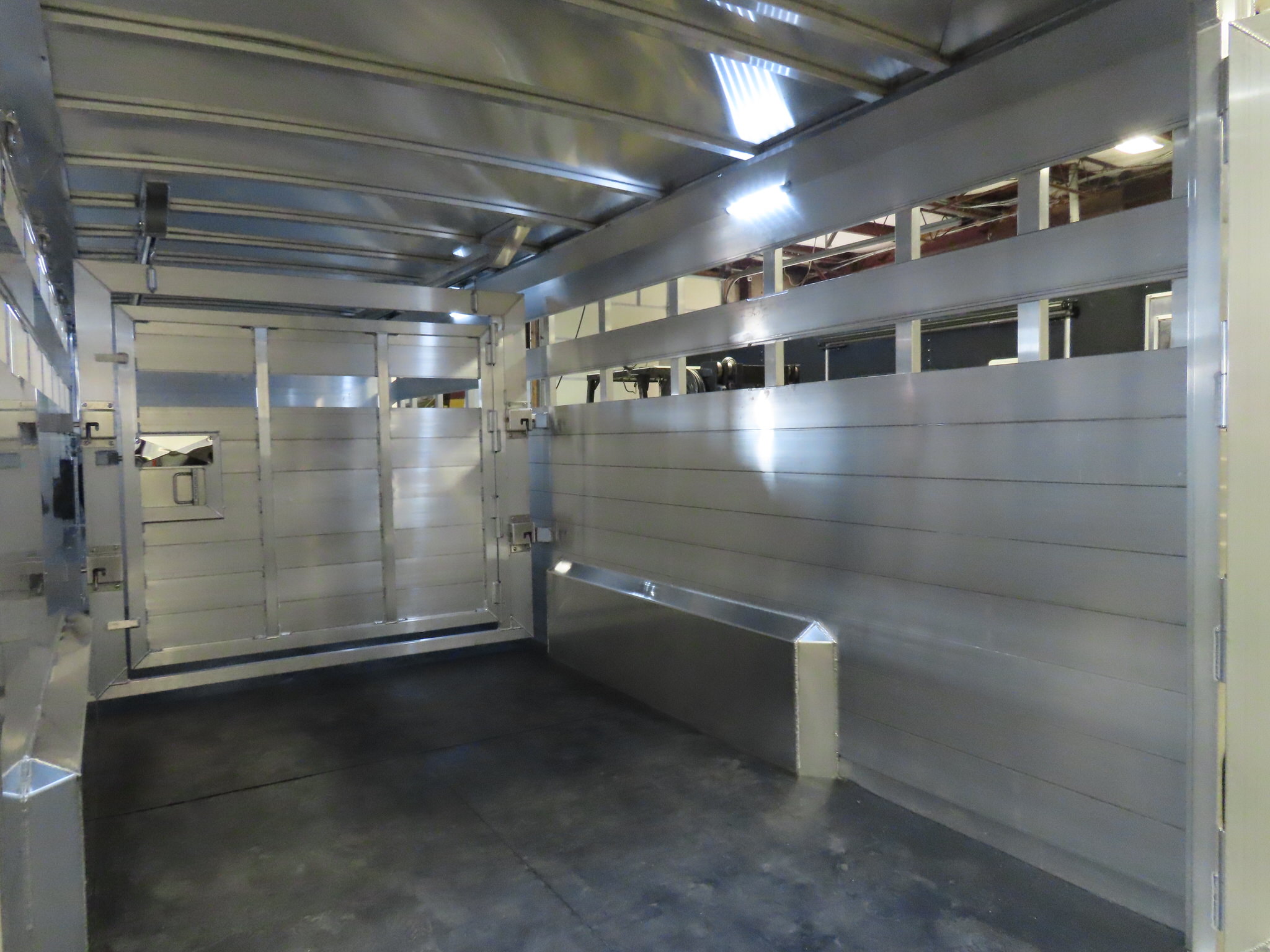 Twister 25' Bull Tough Stock Trailer — photo 31