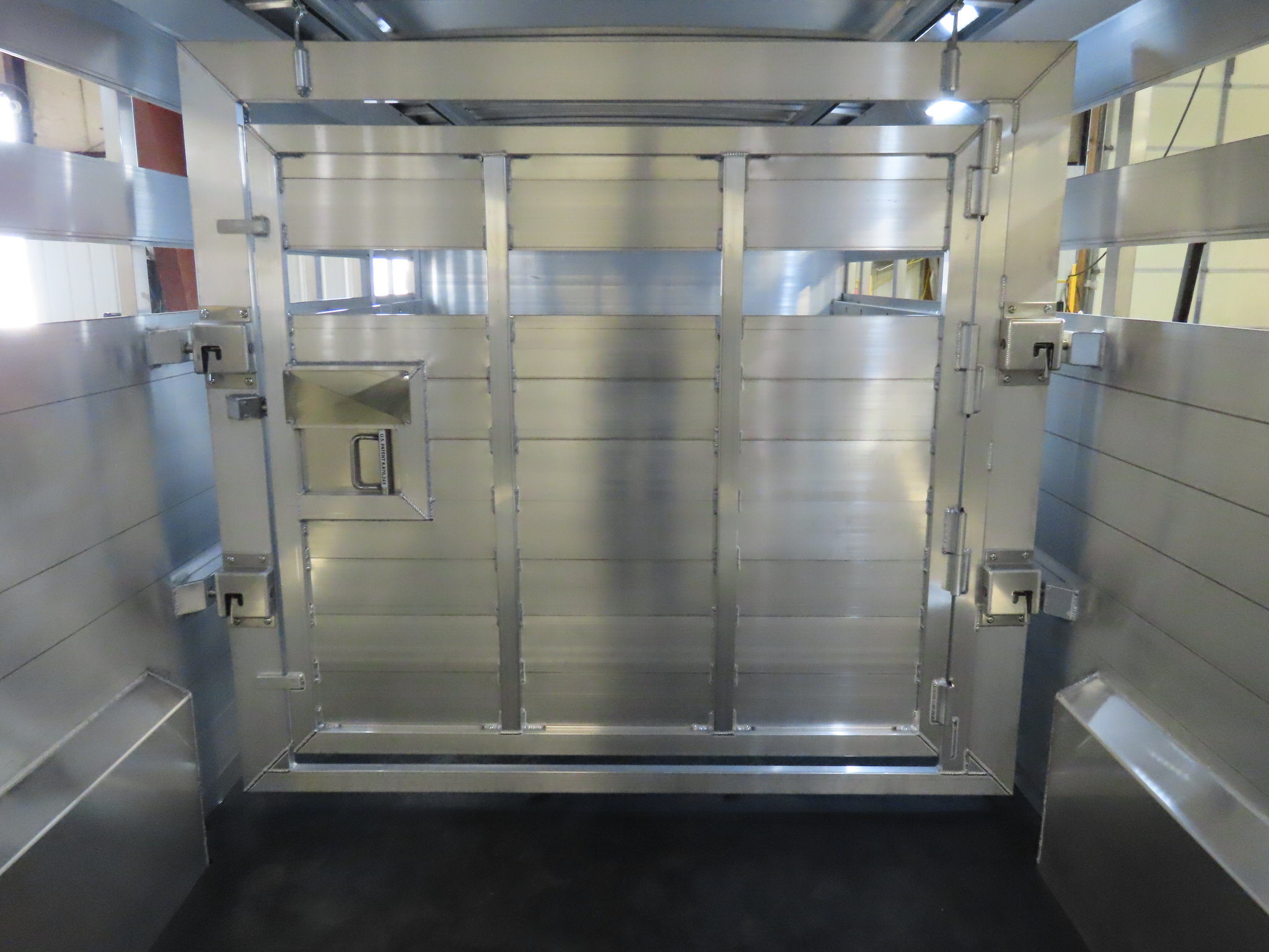 Twister 25' Bull Tough Stock Trailer — photo 32