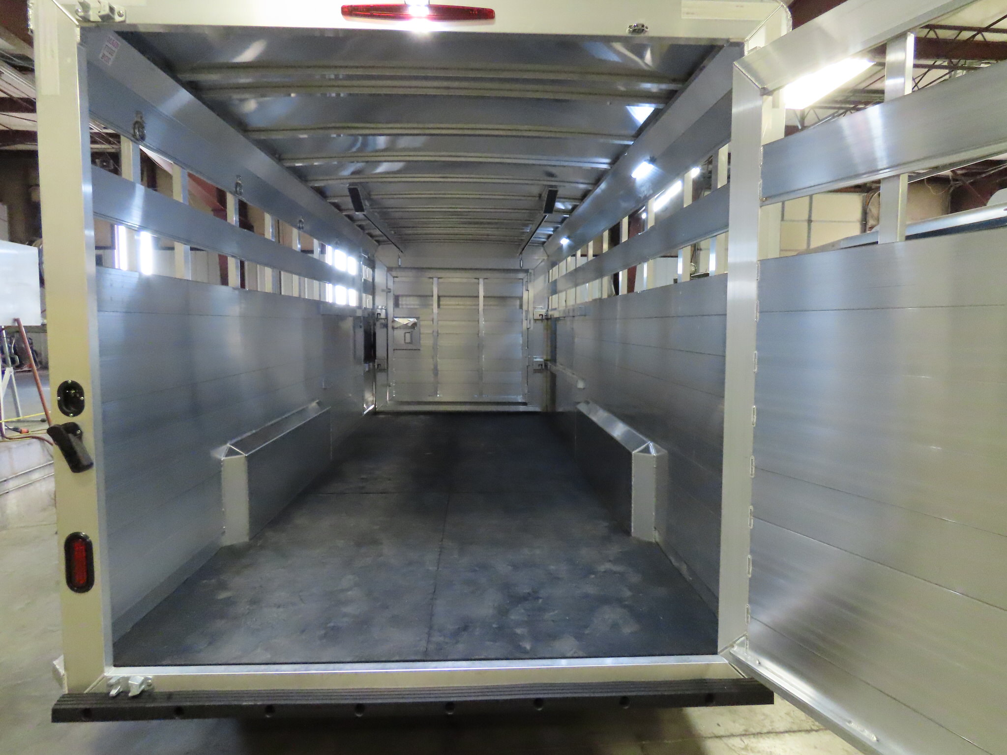 Twister 25' Bull Tough Stock Trailer — photo 36
