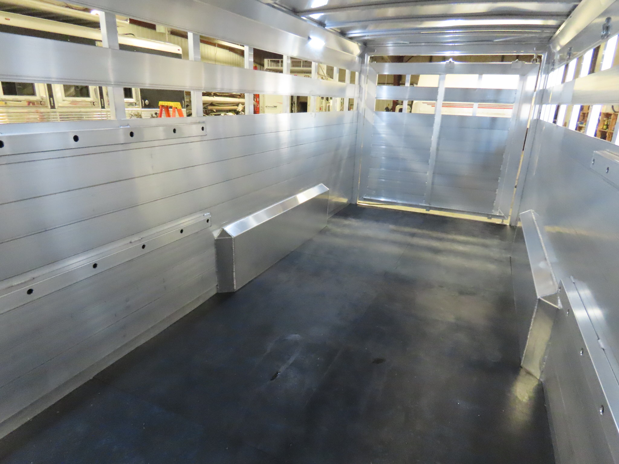 Twister 25' Bull Tough Stock Trailer — photo 39
