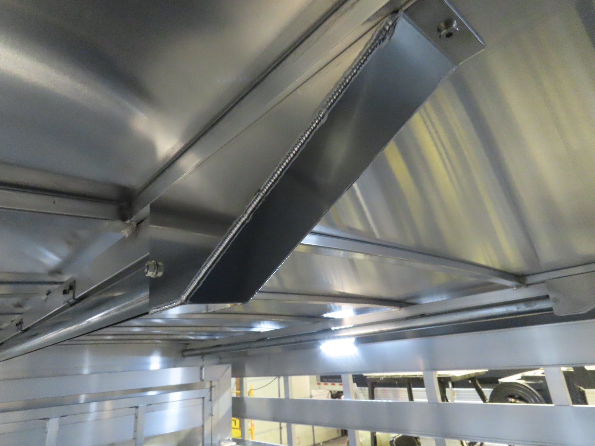 Twister 25' Bull Tough Stock Trailer — photo 44