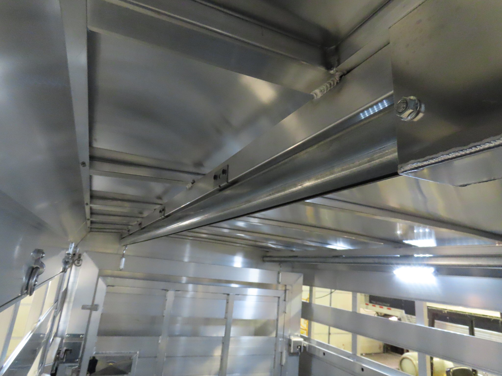 Twister 25' Bull Tough Stock Trailer — photo 45