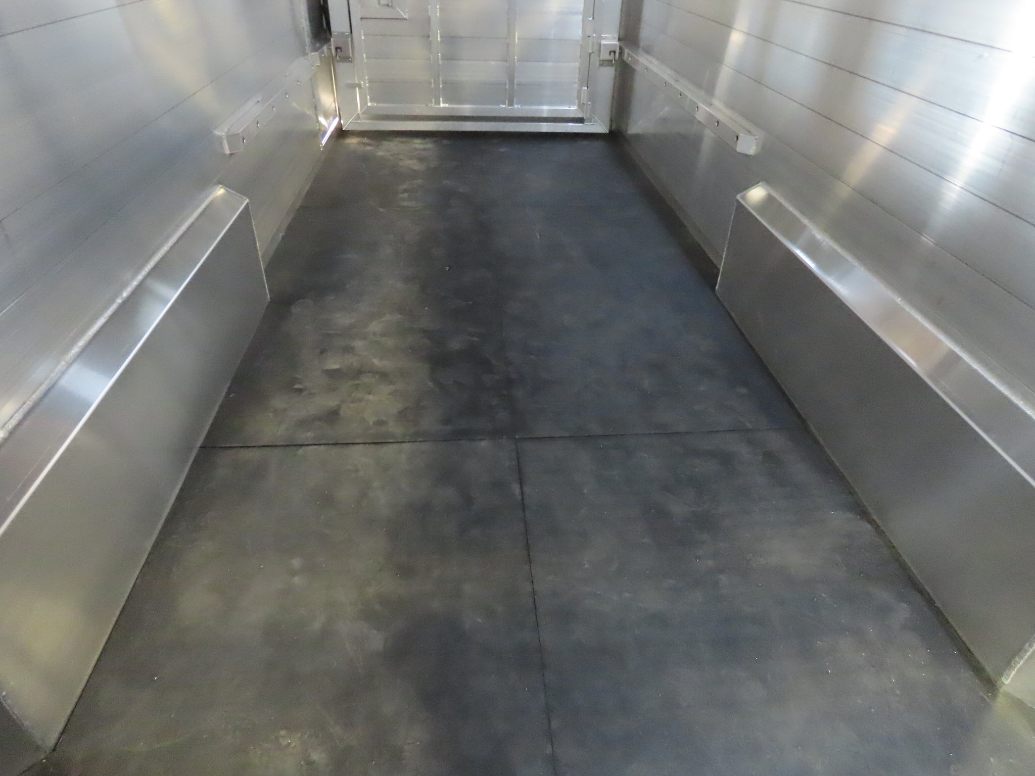 Twister 25' Bull Tough Stock Trailer — photo 47