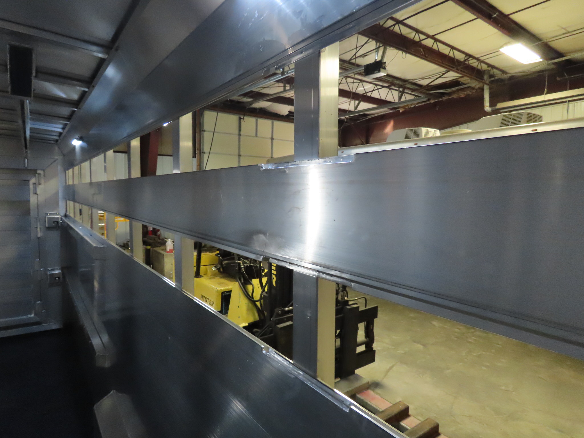 Twister 25' Bull Tough Stock Trailer — photo 48