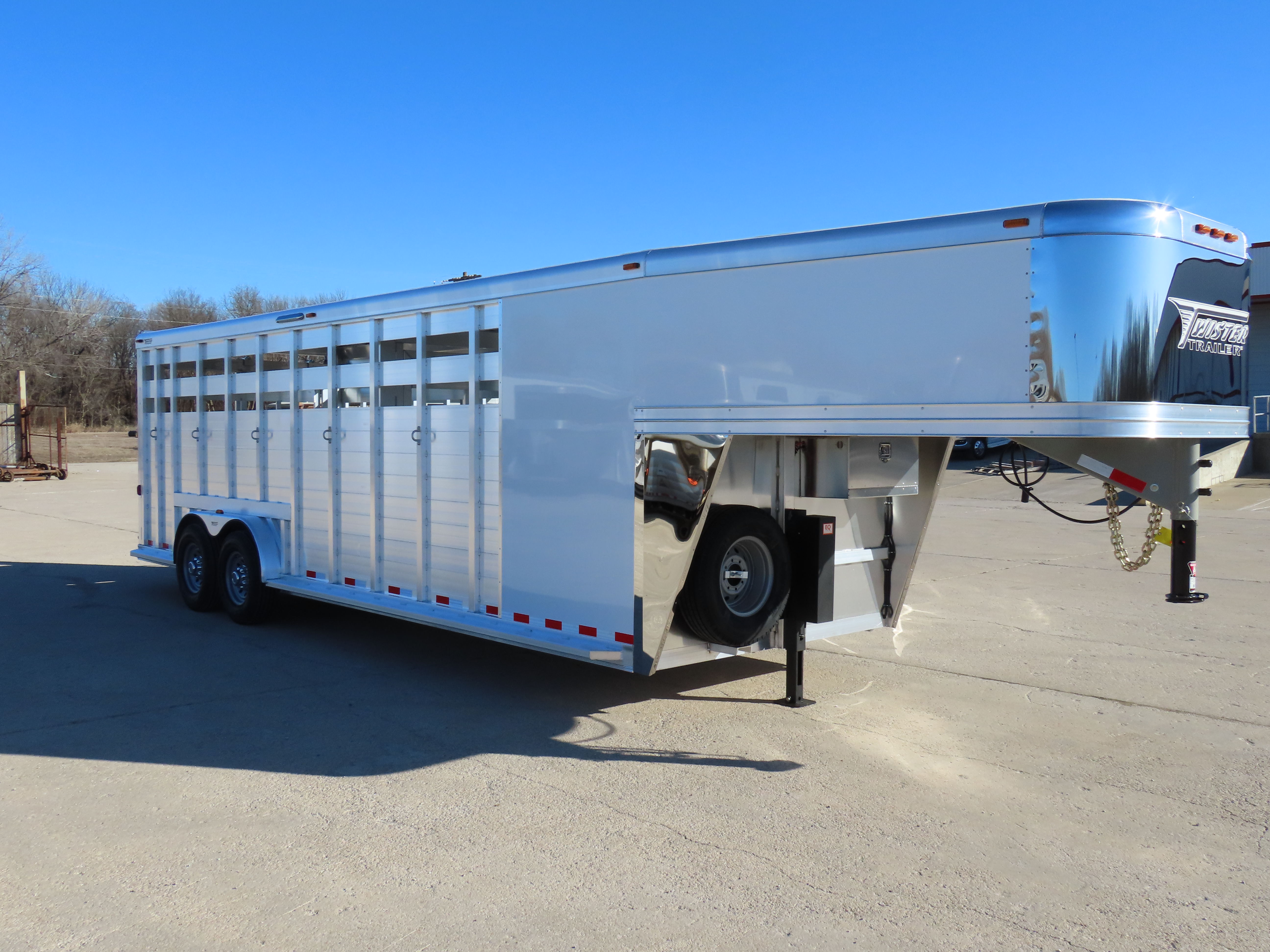Twister 25' Bull Tough Stock Trailer — photo 4