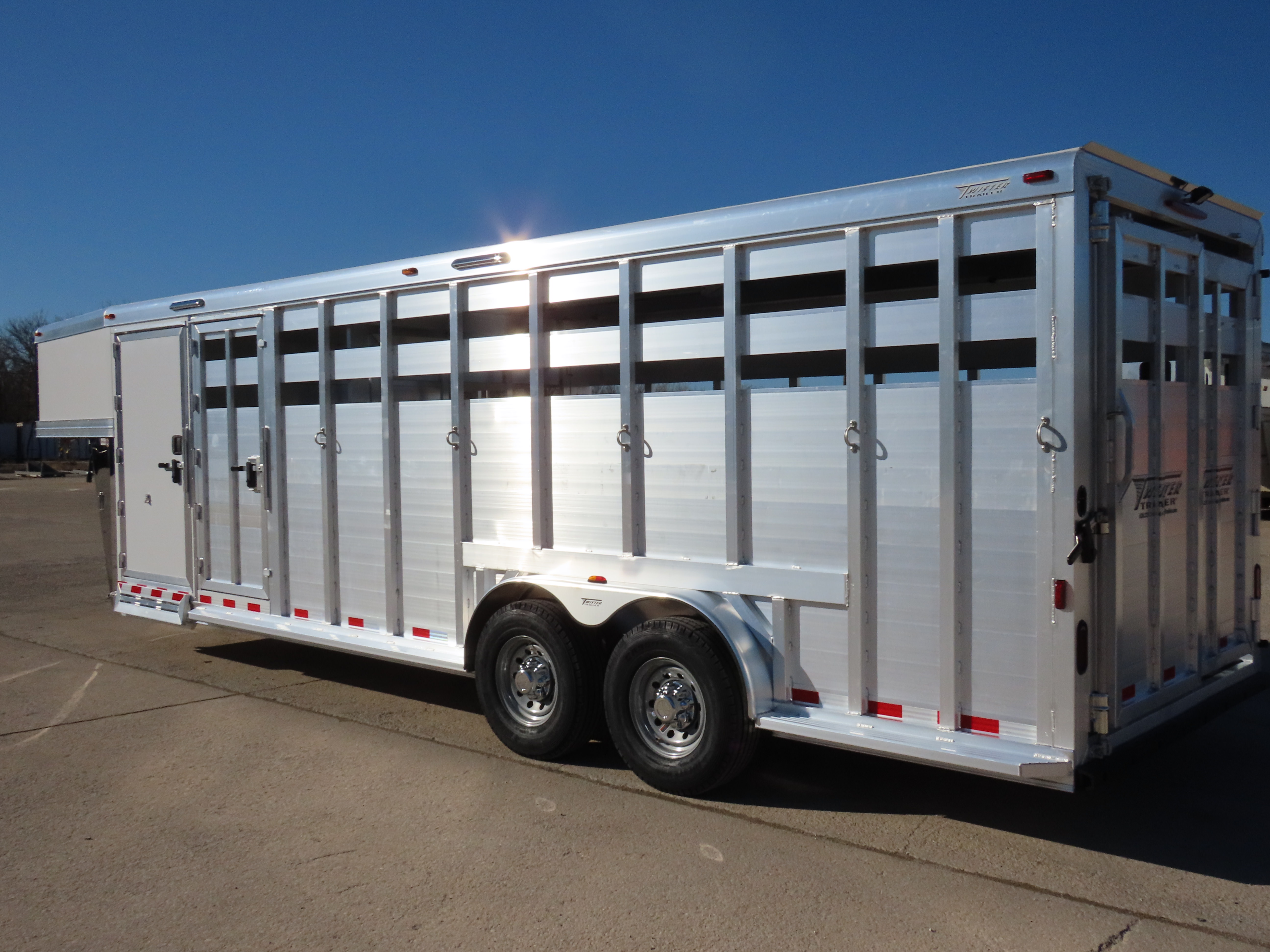 Twister 25' Bull Tough Stock Trailer — photo 3